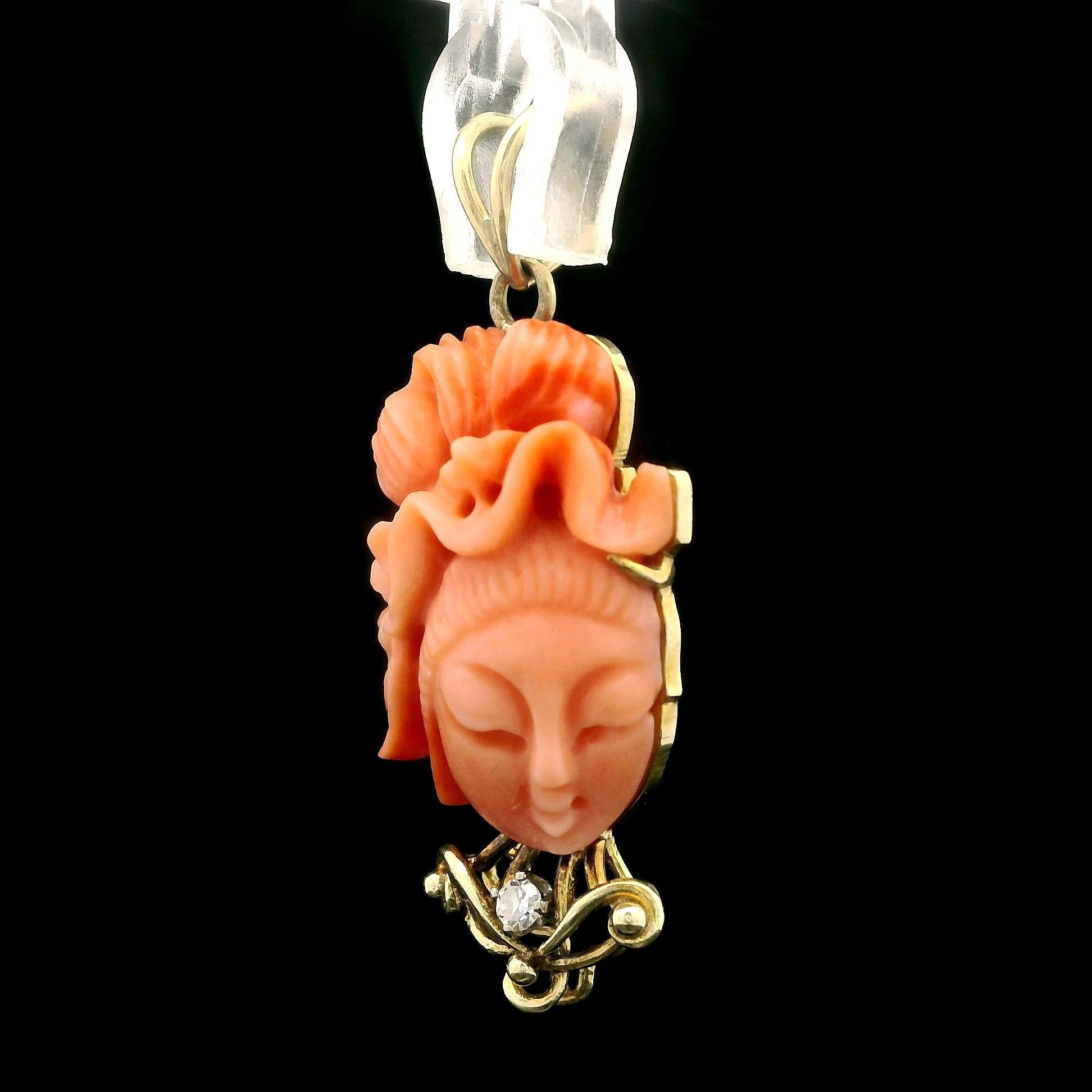 Jack Gutschneider, portrait de femme sculpté en corail avec pendentif en diamants en vente 2