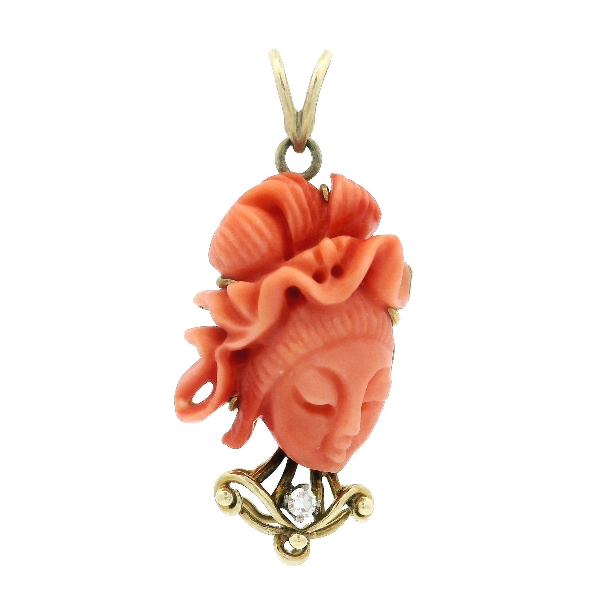 Jack Gutschneider, portrait de femme sculpté en corail avec pendentif en diamants en vente 3