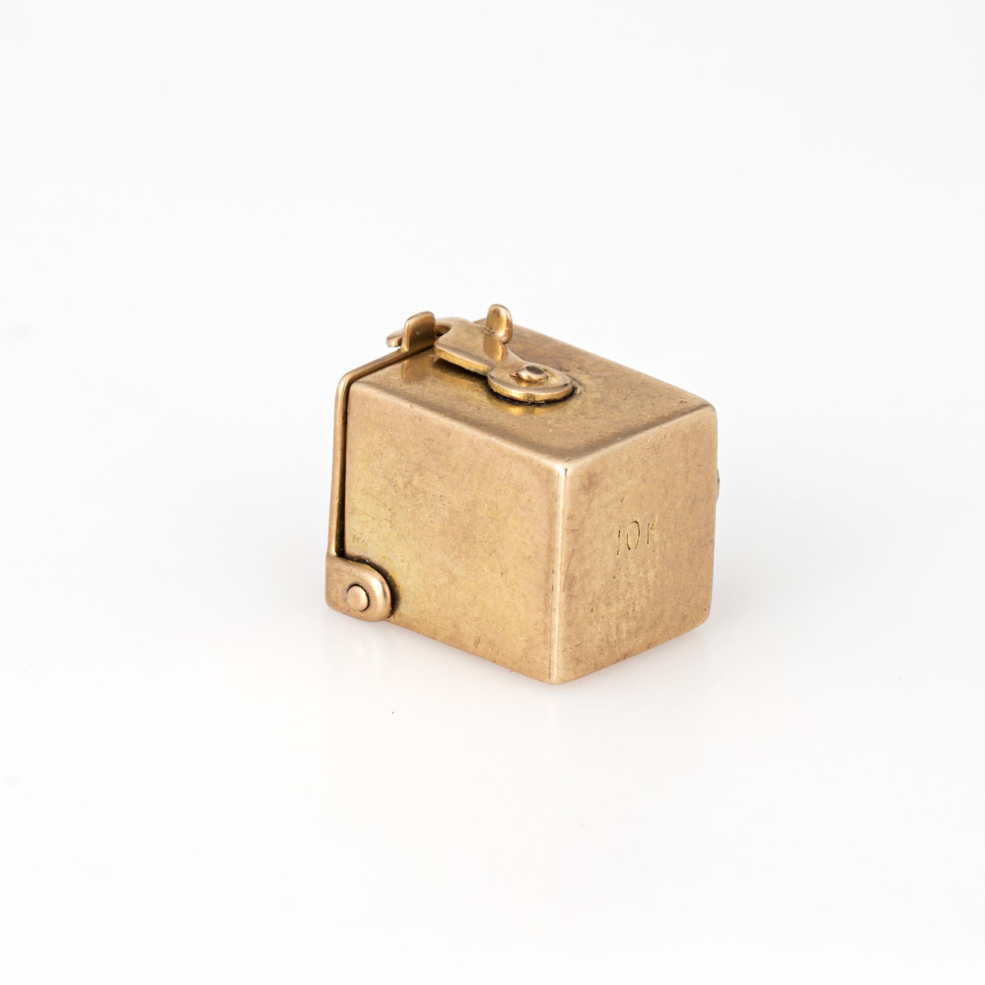 Charm d'epoca di Jack in the Box in oro giallo 10 carati Up & Up in vendita 1