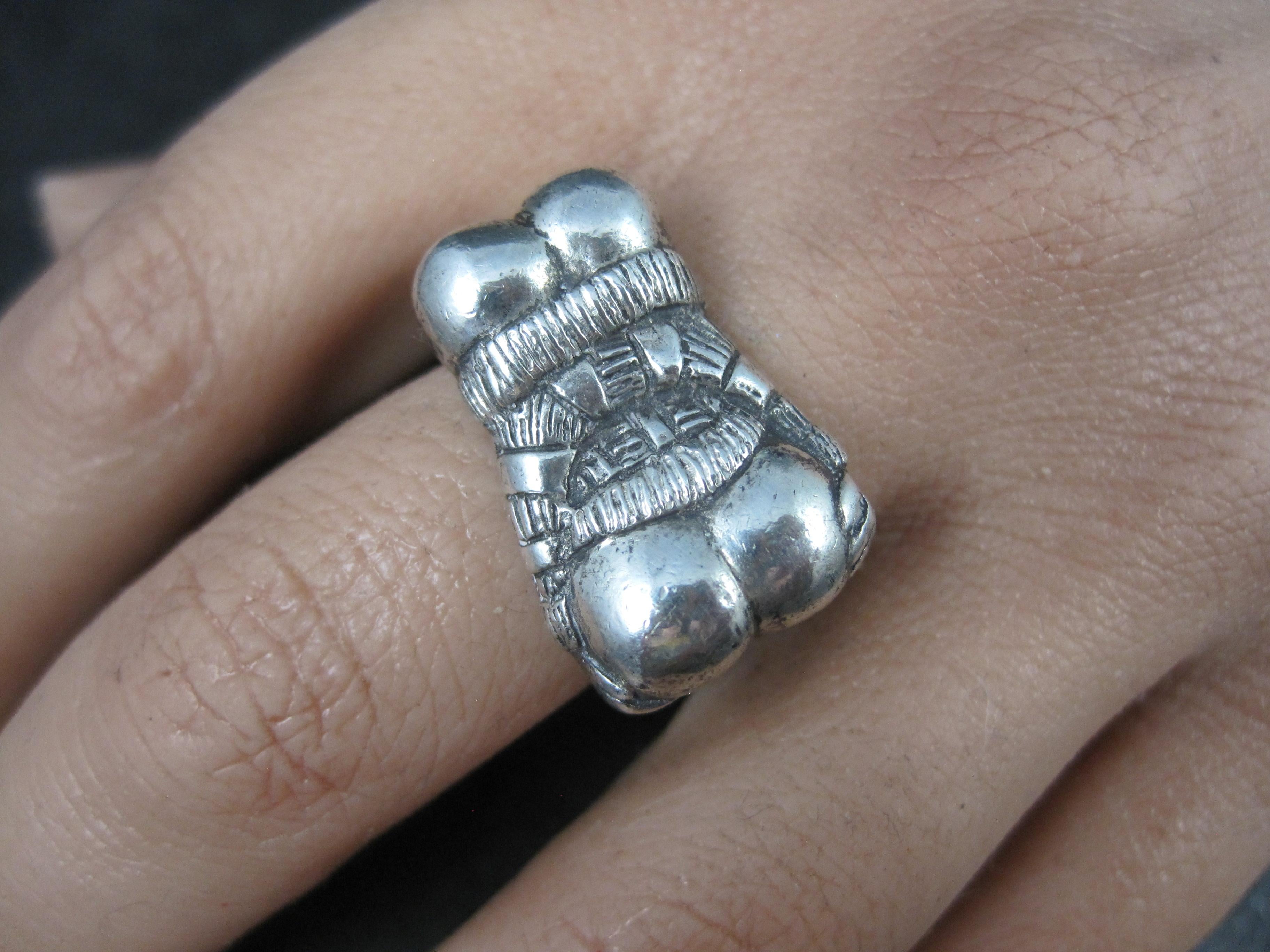 Anello Vintage By Jaclyn Davidson Sculptural Storyteller Taglia 6 Edizione Limitata 1977 in vendita 7