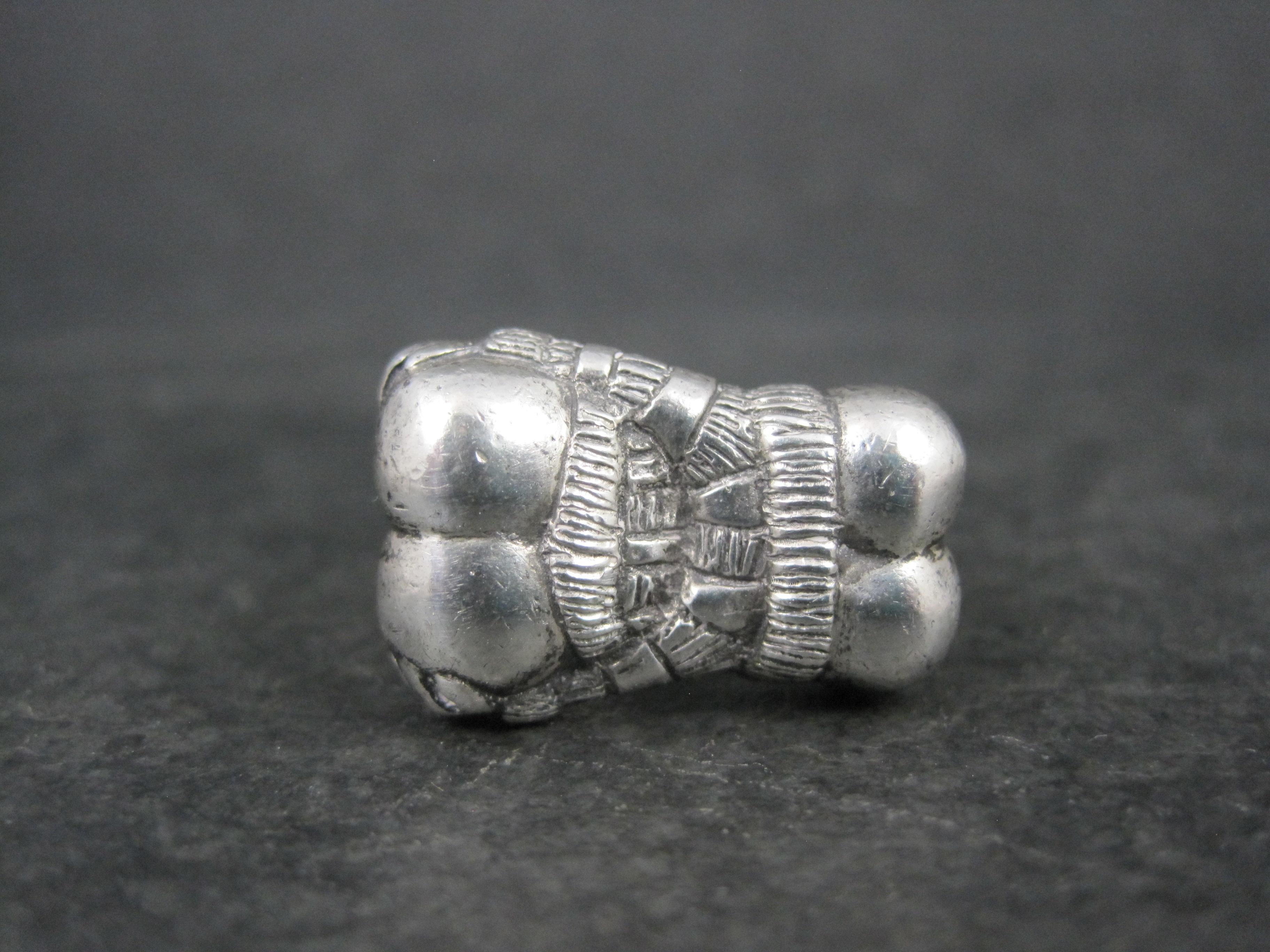 Anglo-indiano Anello Vintage By Jaclyn Davidson Sculptural Storyteller Taglia 6 Edizione Limitata 1977 in vendita