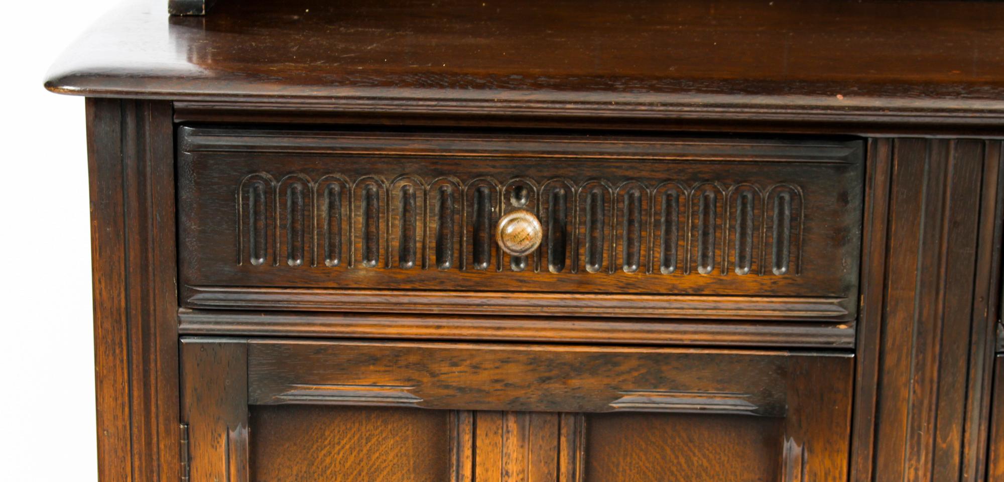 Vintage Jacobean Revival Oak Welsh Dresser Cabinet Sideboard 20th C In Good Condition In London, GB