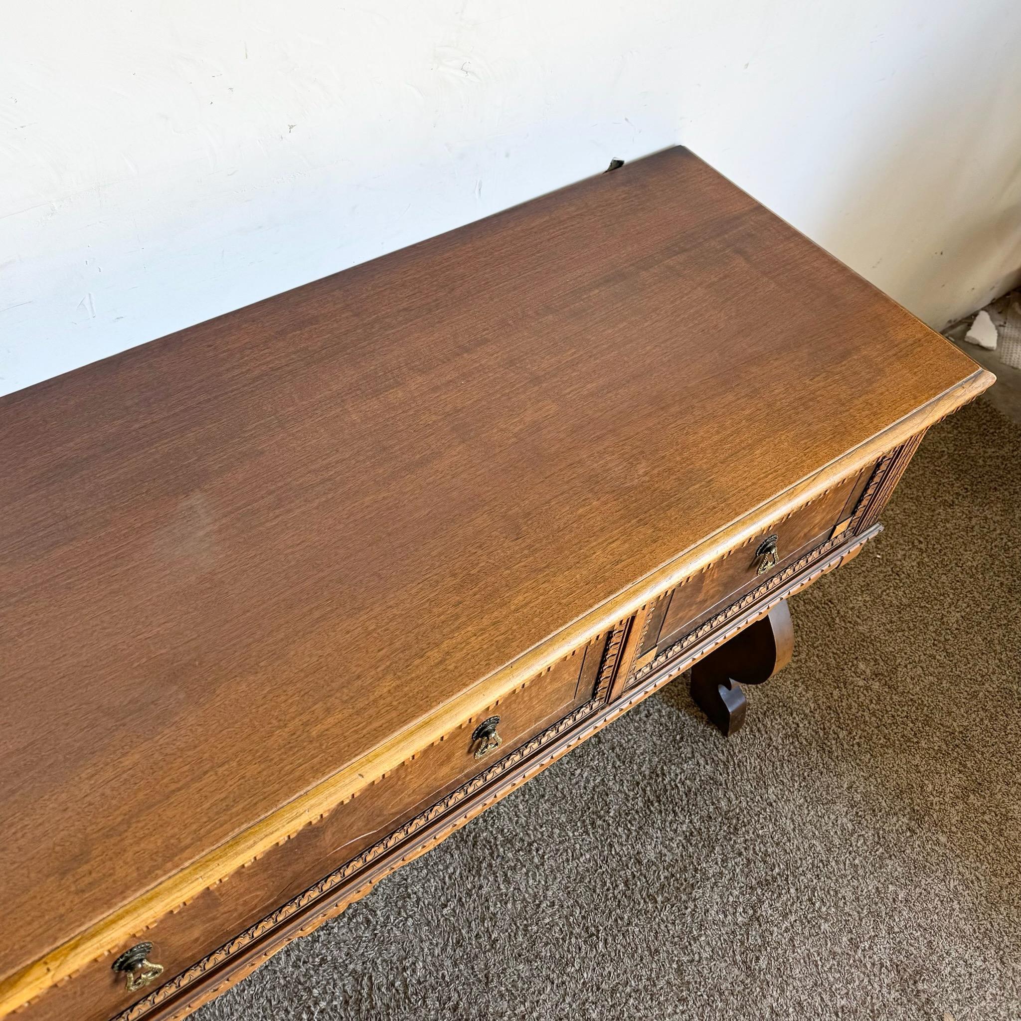 Server/Sideboard in radica e noce in stile Jacobean d'epoca In condizioni buone in vendita a Delray Beach, FL