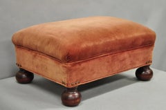 Tabouret ottoman vintage William & Mary en noyer avec pieds en chignon et tapissé