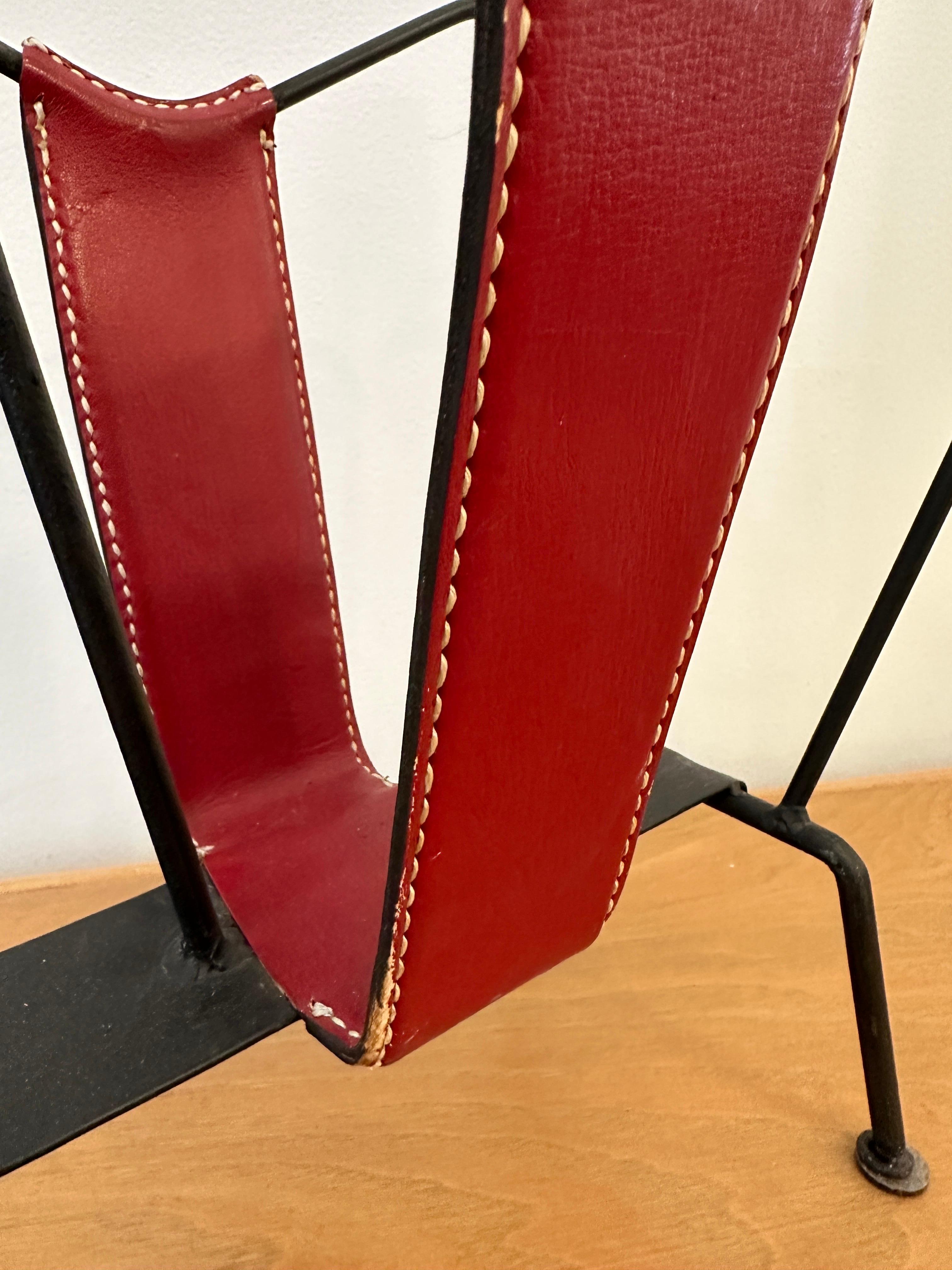 Mid-Century Modern Vintage Jacques Adnet Stand by Stitch by Stitch en cuir rouge en vente