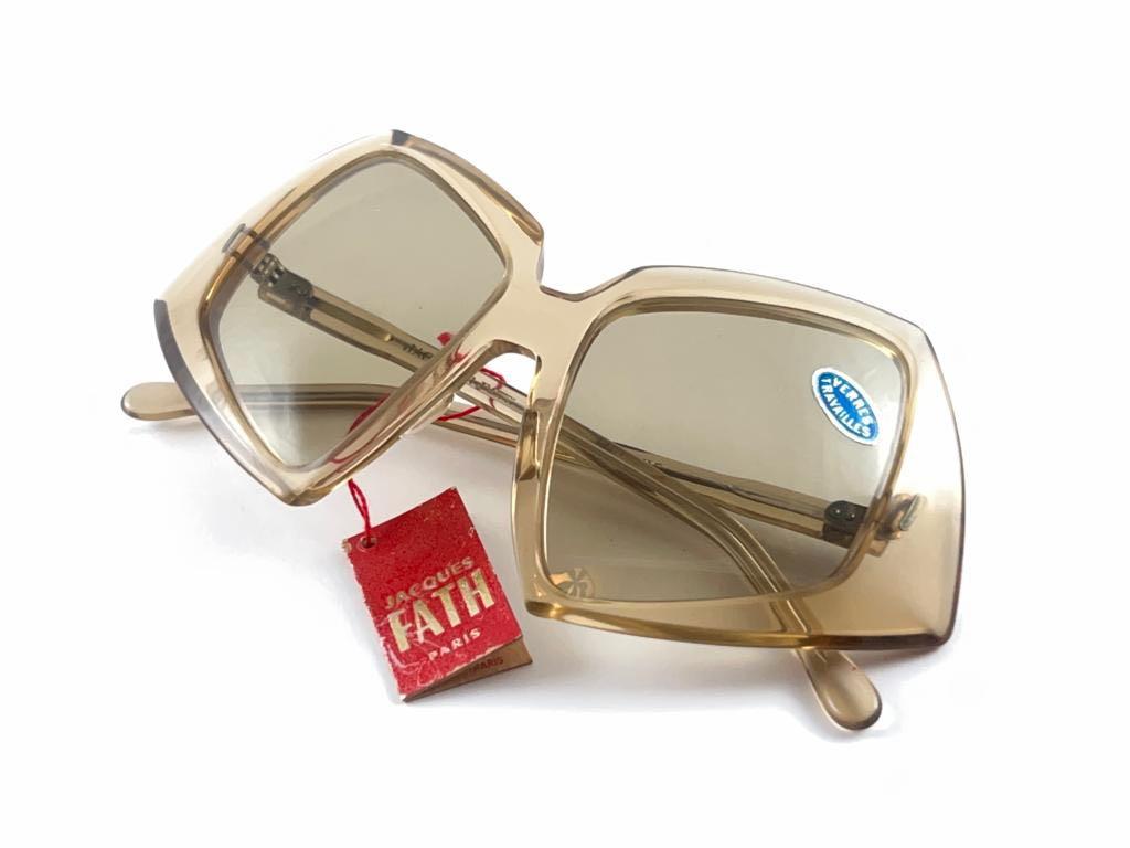 Lunettes de soleil vintage Jacques Fath Translucide 1970's Made In France. Unisexe en vente