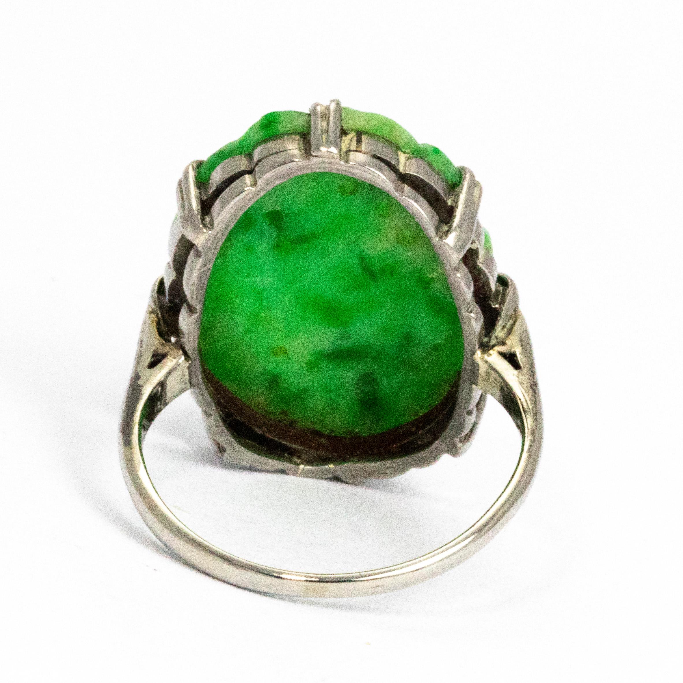 Art Deco Vintage Jade and 18 Carat White Gold Ring For Sale