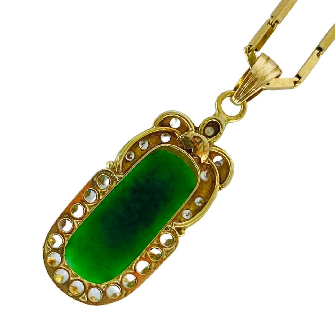 Vintage Jade and Diamonds Pendant Necklace 18k Gold For Sale 5
