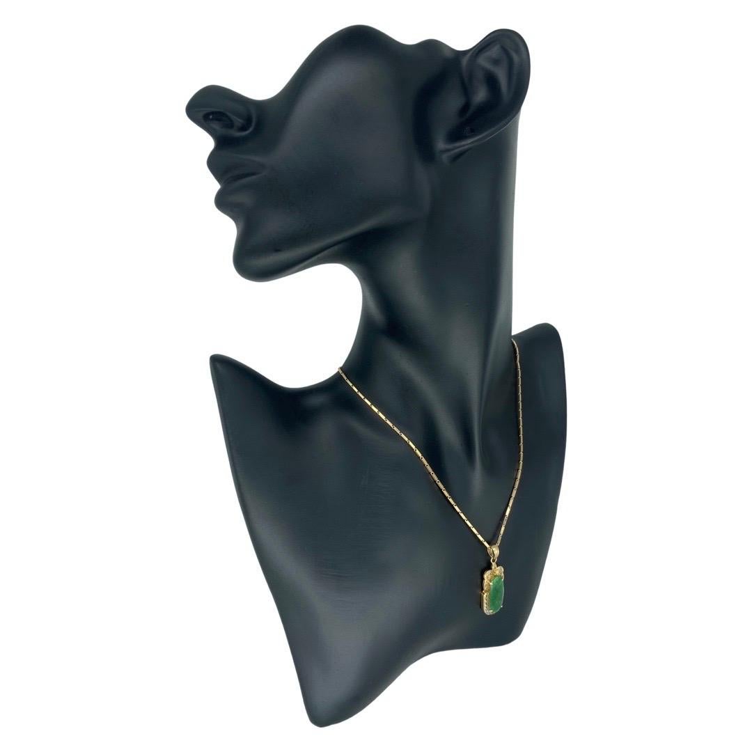 Oval Cut Vintage Jade and Diamonds Pendant Necklace 18k Gold For Sale