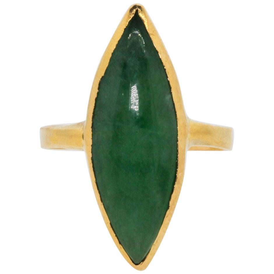 Vintage Jade and Gold Ring For Sale