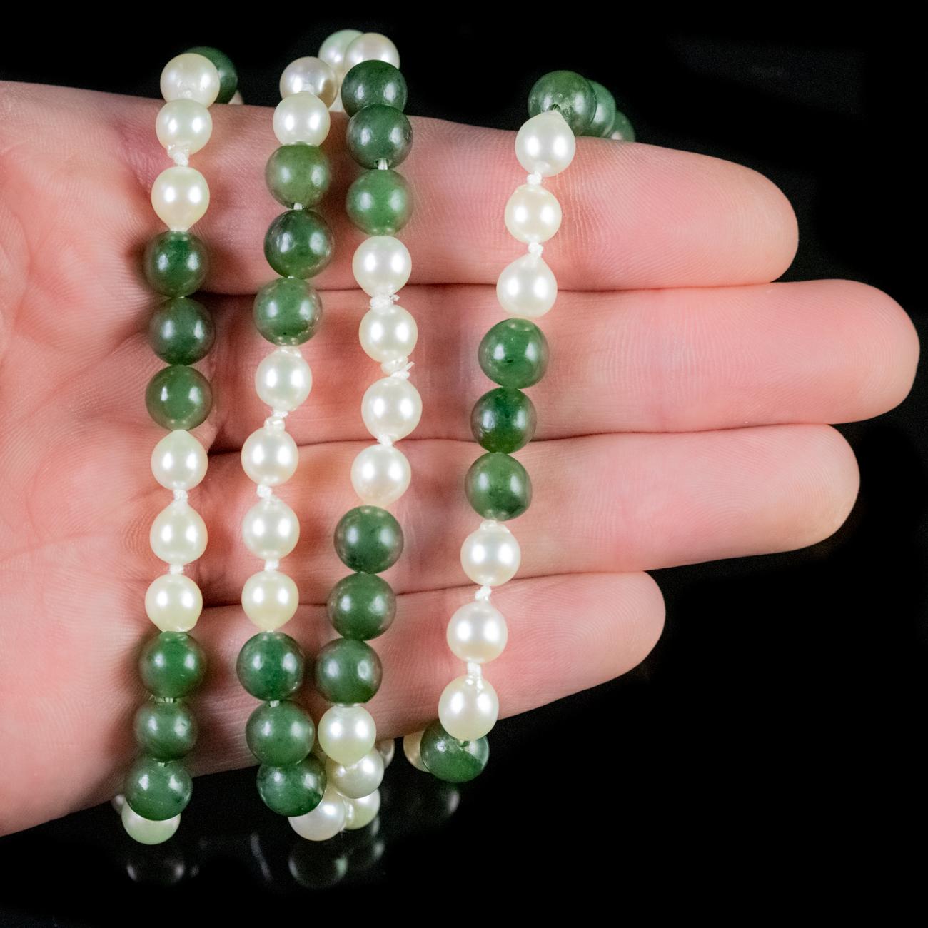 Vintage Jade and Pearl Necklace In Good Condition For Sale In Lancaster, Lancashire
