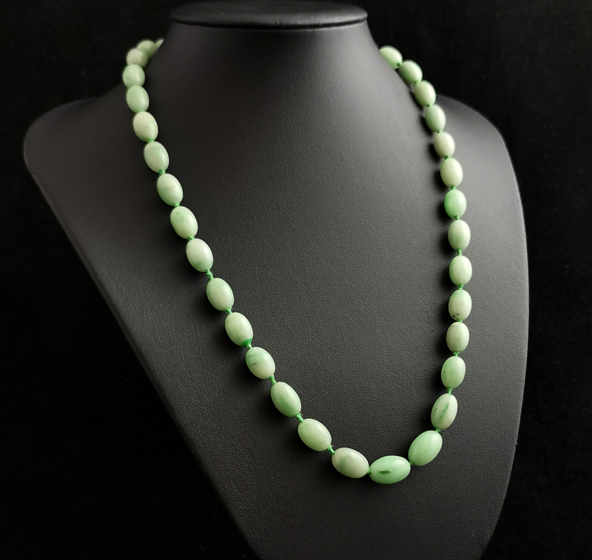 Vintage-Perlenkette aus Jade, Verschluss aus 9 Karat Gold, Art déco  im Zustand „Gut“ im Angebot in NEWARK, GB