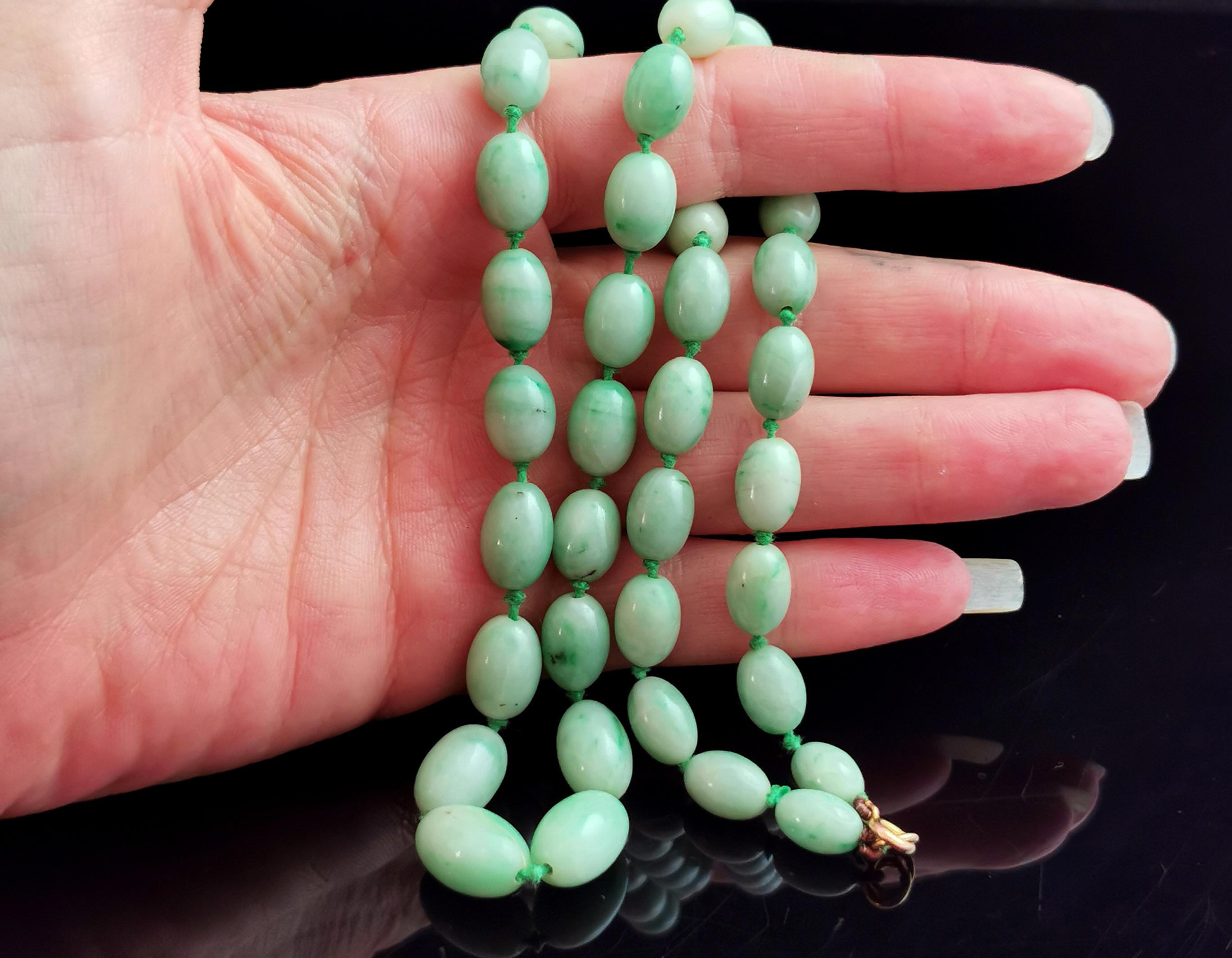 Vintage-Perlenkette aus Jade, Verschluss aus 9 Karat Gold, Art déco  im Angebot 1