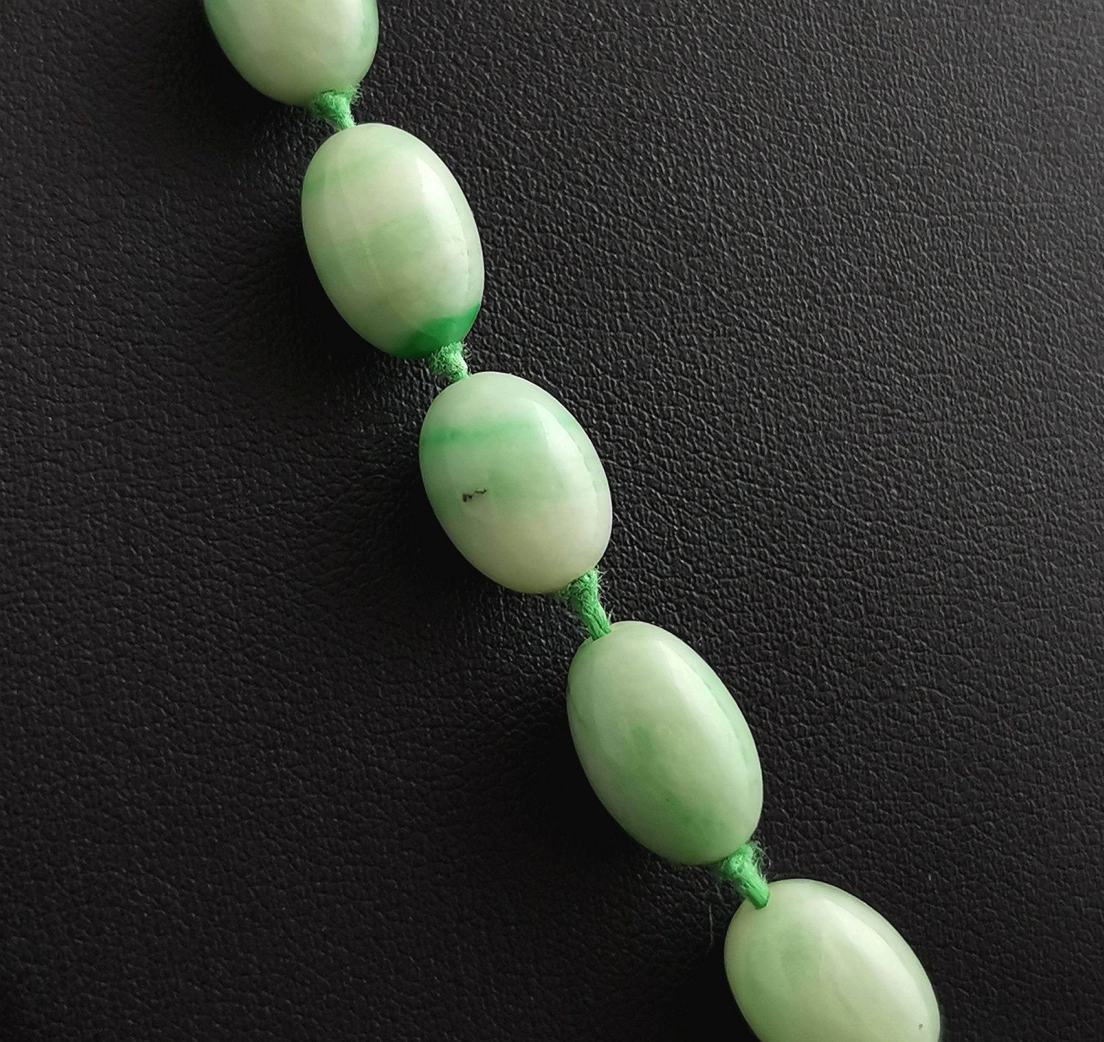 Women's Vintage Jade bead necklace, 9k gold clasp, Art Deco  For Sale