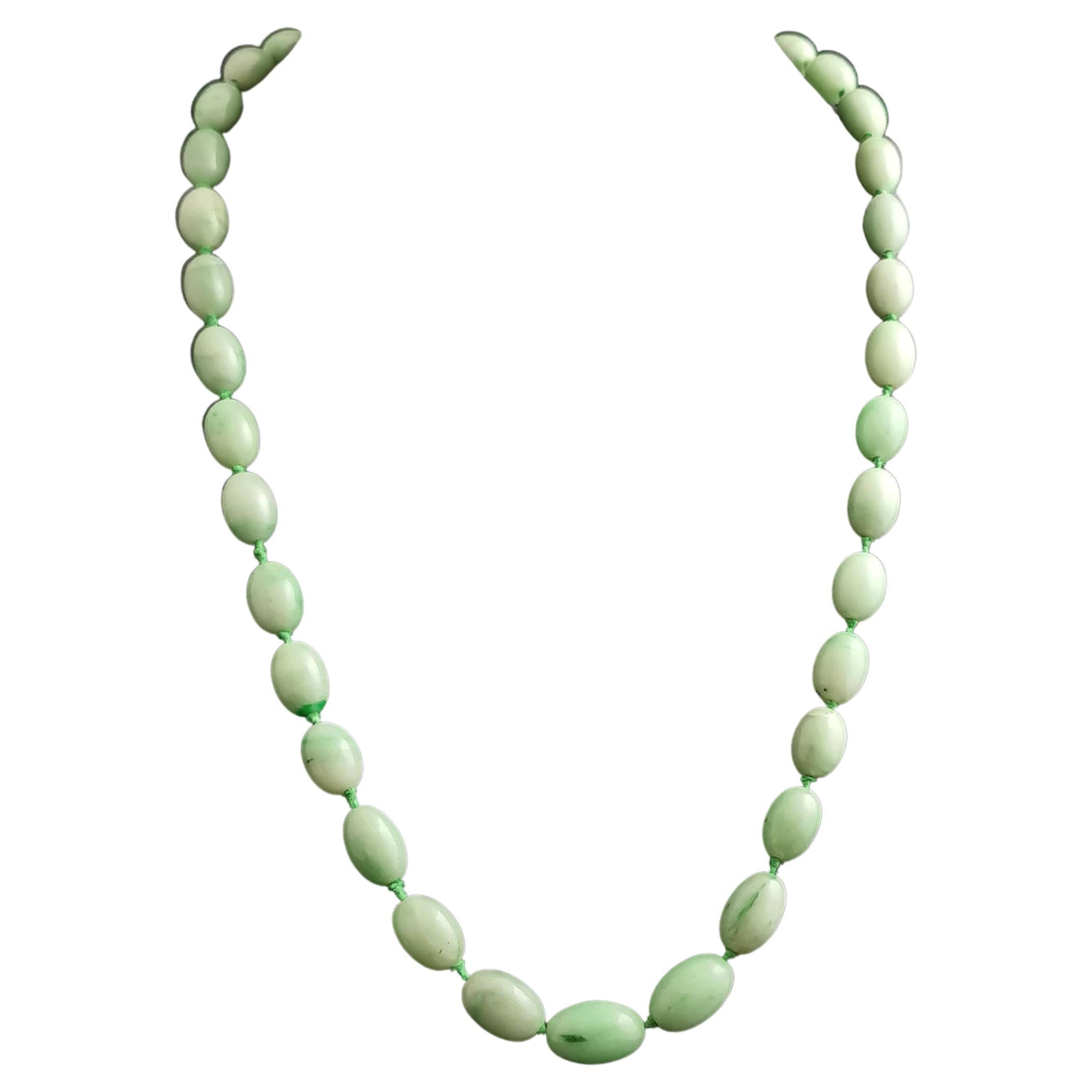 Vintage Jade bead necklace, 9k gold clasp, Art Deco  For Sale