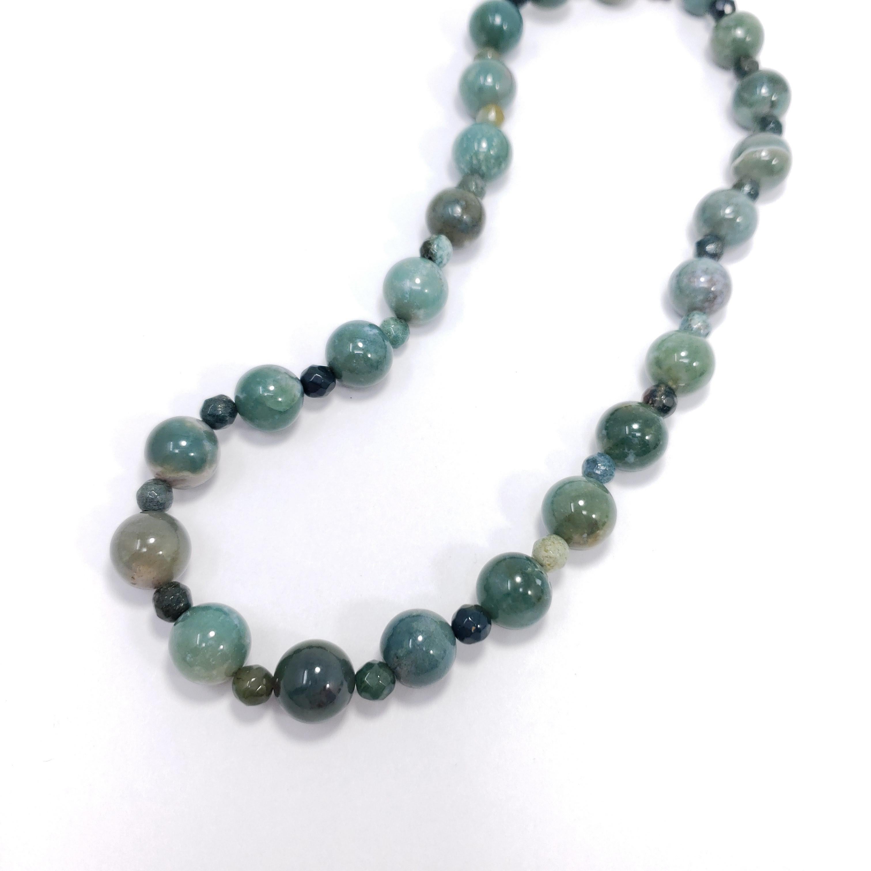 Retro Vintage Jade Bead String Necklace, Alternating Beads, Mid to late 1900s
