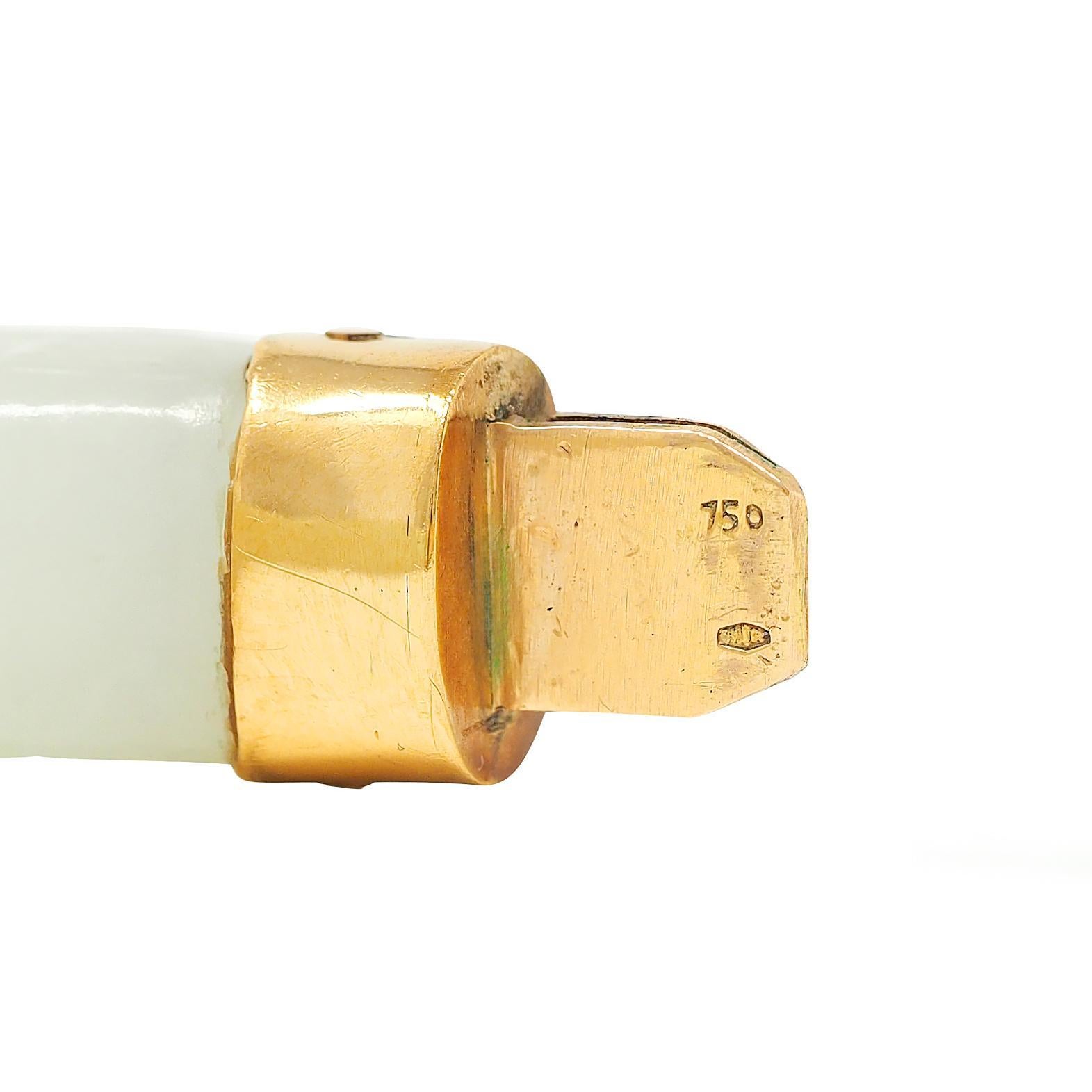 Bracciale d'epoca in giada, smalto blu e oro giallo 18 carati con due draghi in vendita 3