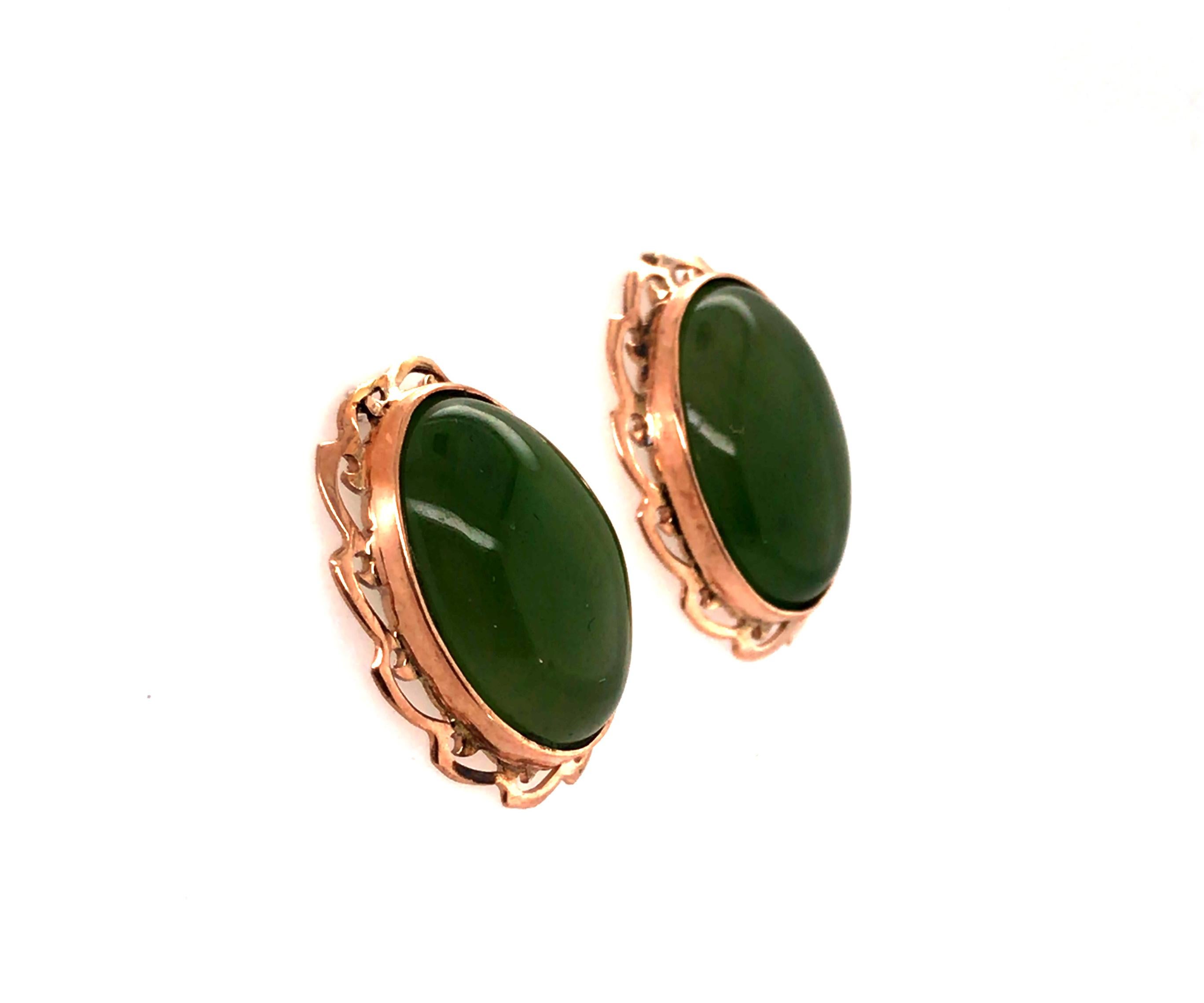 Vintage Jade Cabochon Stud Earrings 14K Yellow Gold Retro Mid Century Antique In Excellent Condition For Sale In Dearborn, MI