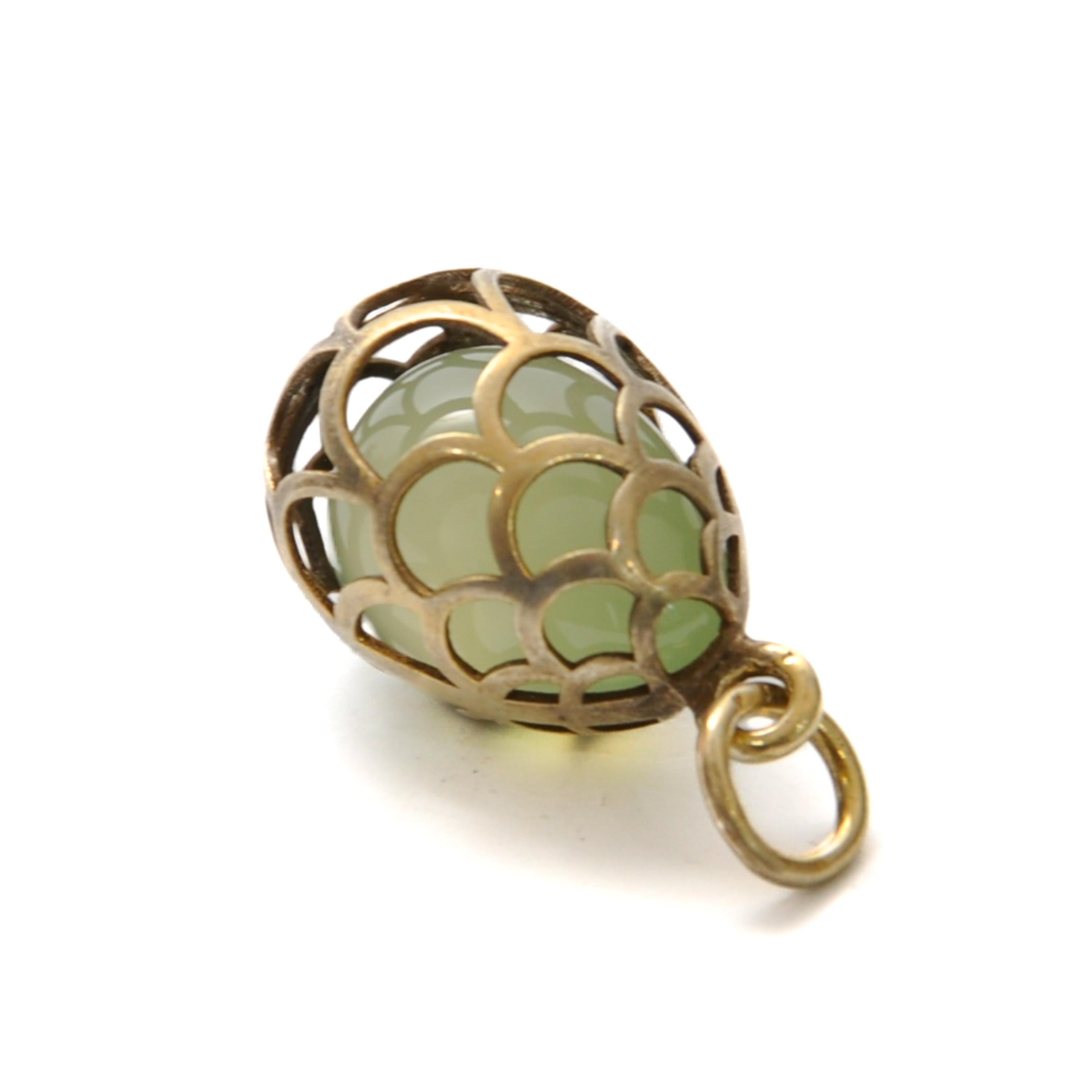 Vintage Jade Egg Pendant Caged in Silver Gilt Frame In Good Condition For Sale In Rotterdam, NL