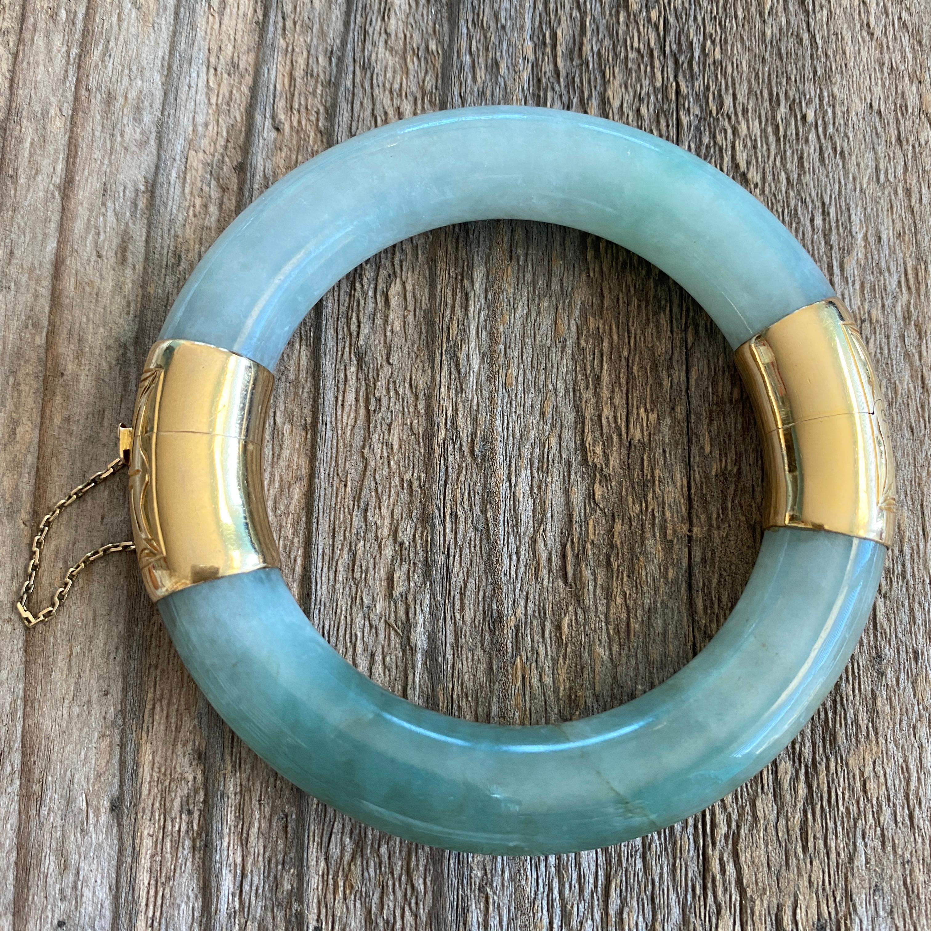 Vintage Jade Jadeite 14K Bangle Bracelet In Good Condition For Sale In Scotts Valley, CA