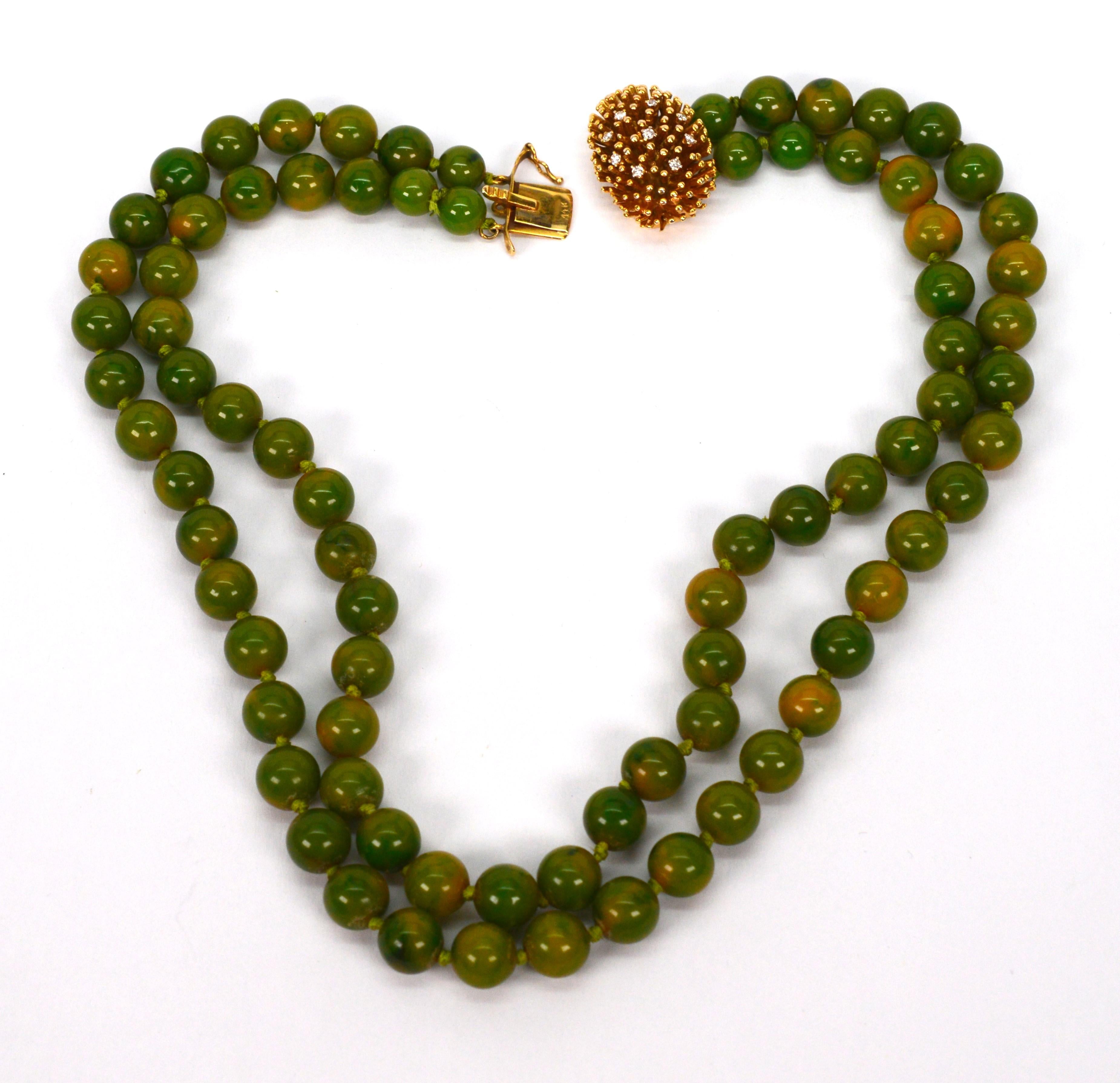 Round Cut Vintage Jade Necklace w Decorative Diamond 14 Karat Yellow Gold Porcupine Clasp For Sale