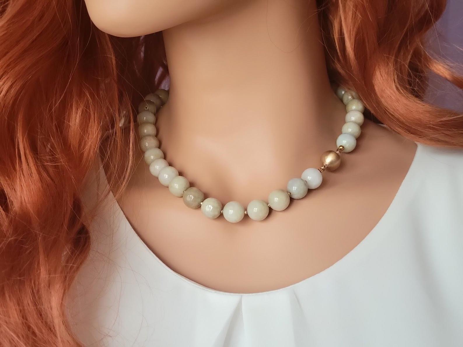 Vintage Jade-Halskette mit Goldschließe Damen im Angebot