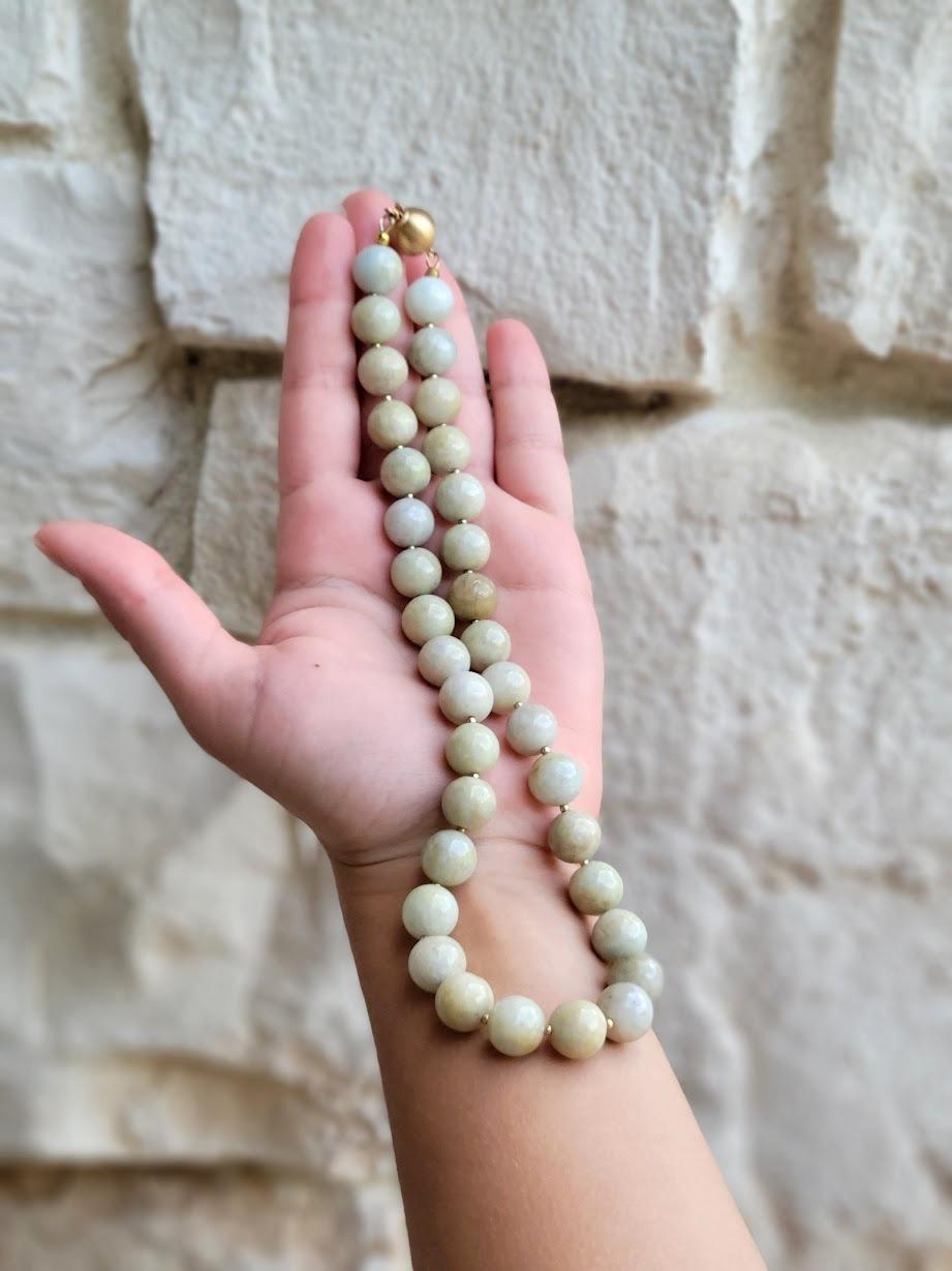 Women's Vintage Jade Necklace With Gold Clasp For Sale