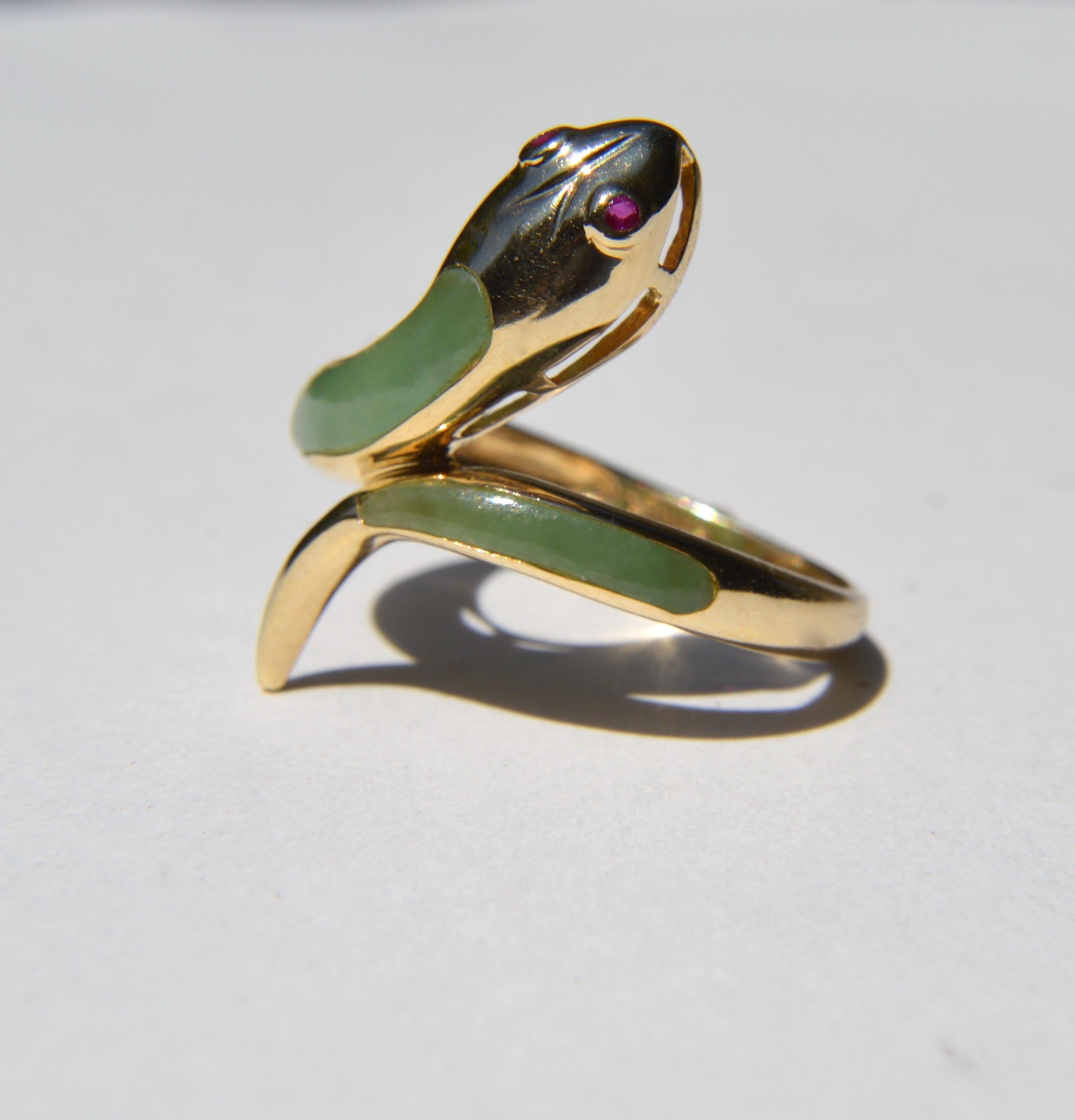 Modernist Vintage Jade Ruby 10 Karat Gold Snake Cocktail Ring