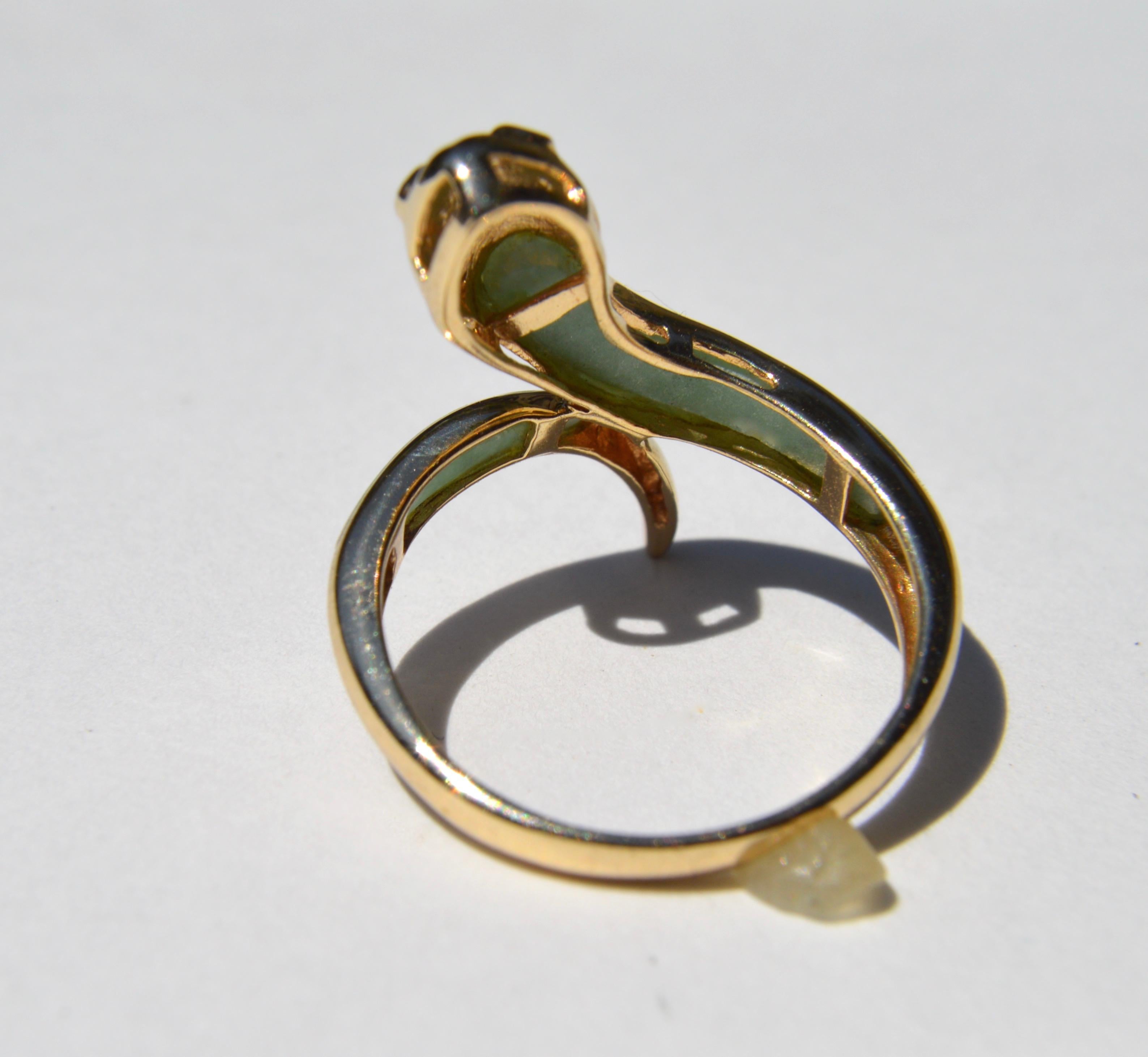 Round Cut Vintage Jade Ruby 10 Karat Gold Snake Cocktail Ring