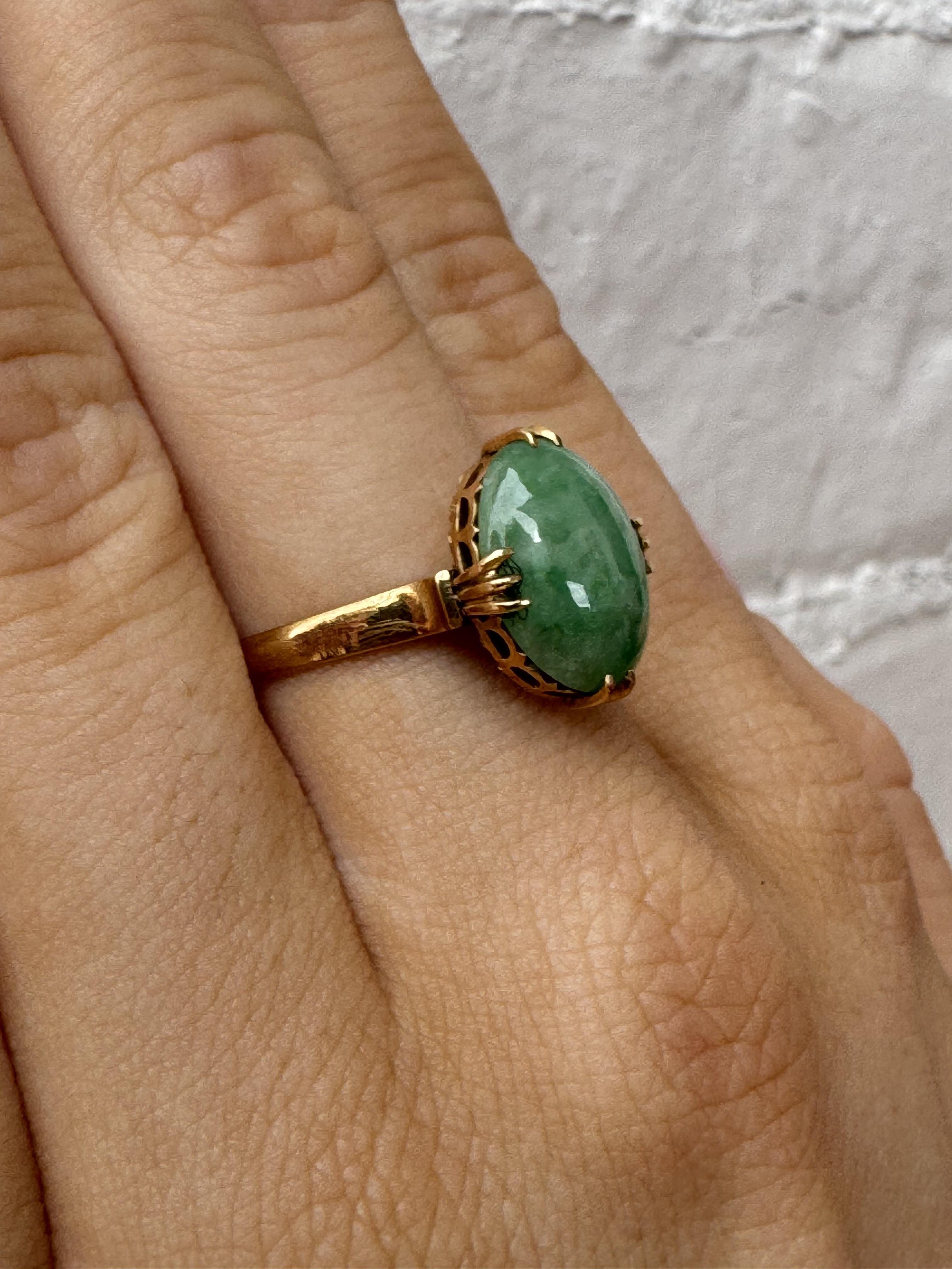 We are loving this vintage beauty!!

Ring Details
Material: 18K Yellow Gold
Era: Retro 1940 - 1960
Head Width: 13mm
Head Height: 6.8mm
Weight: 2.8 Grams
Finger Size: 8
Sizable Upon Request

Item: 768TMV8-AKK