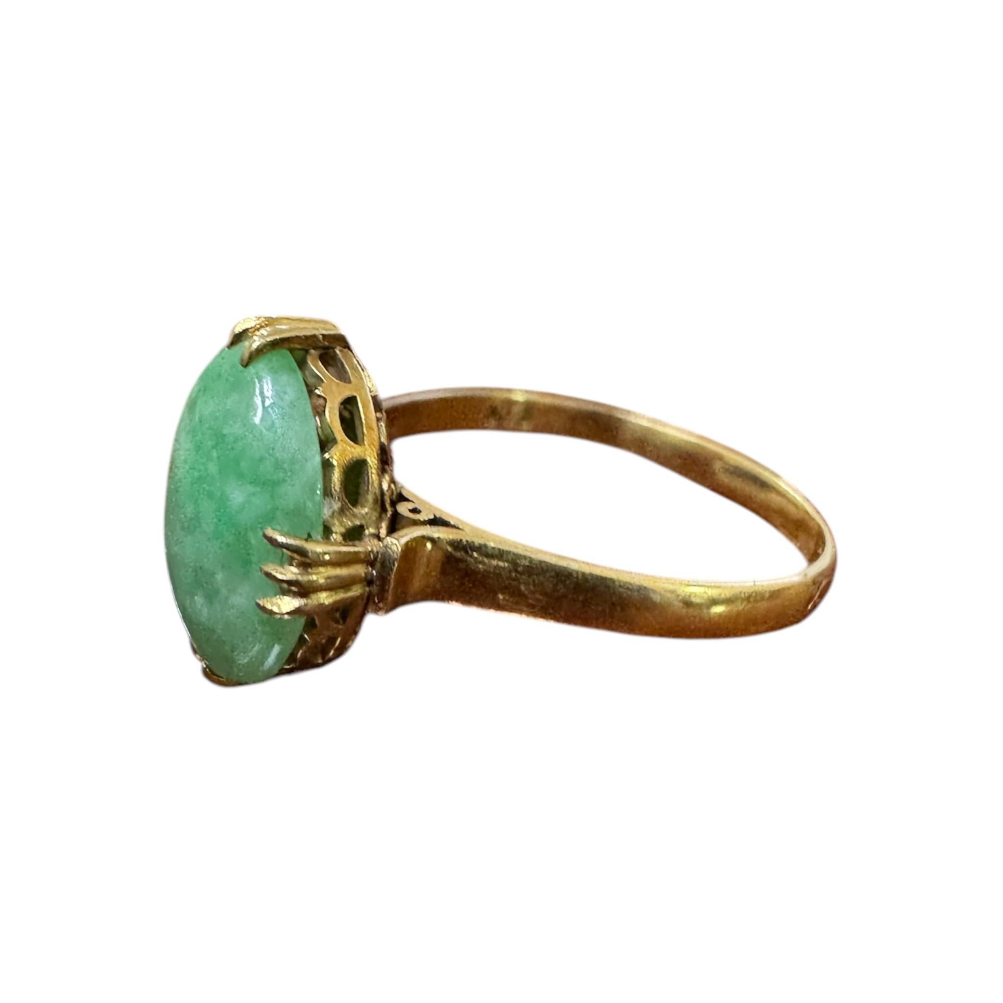 Vintage Jade Solitaire Ring 18K Yellow Gold 1