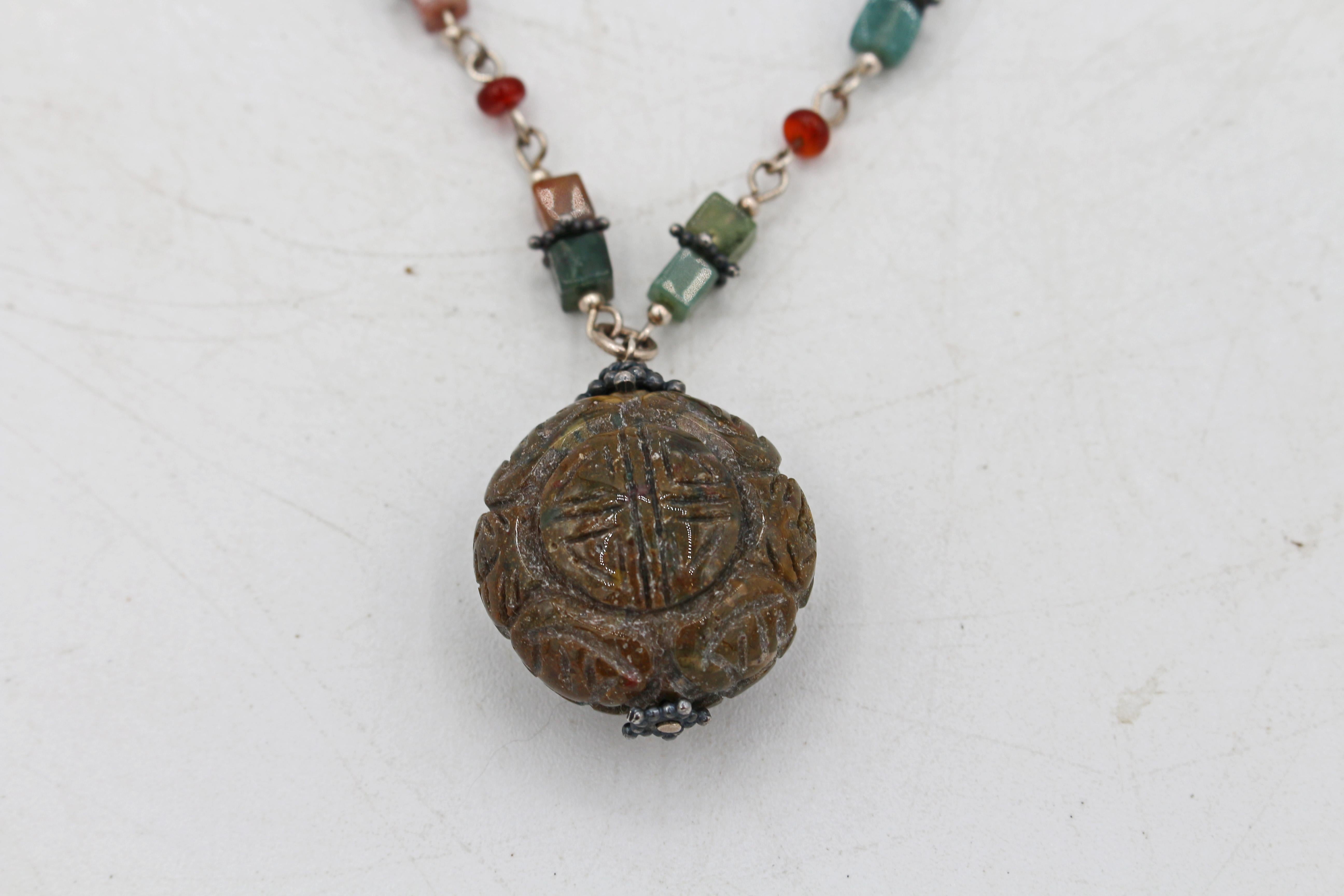 Chinois Vintage Jade & Sterling Silver Chinese Necklace with Happiness Symbols Pendentif en vente
