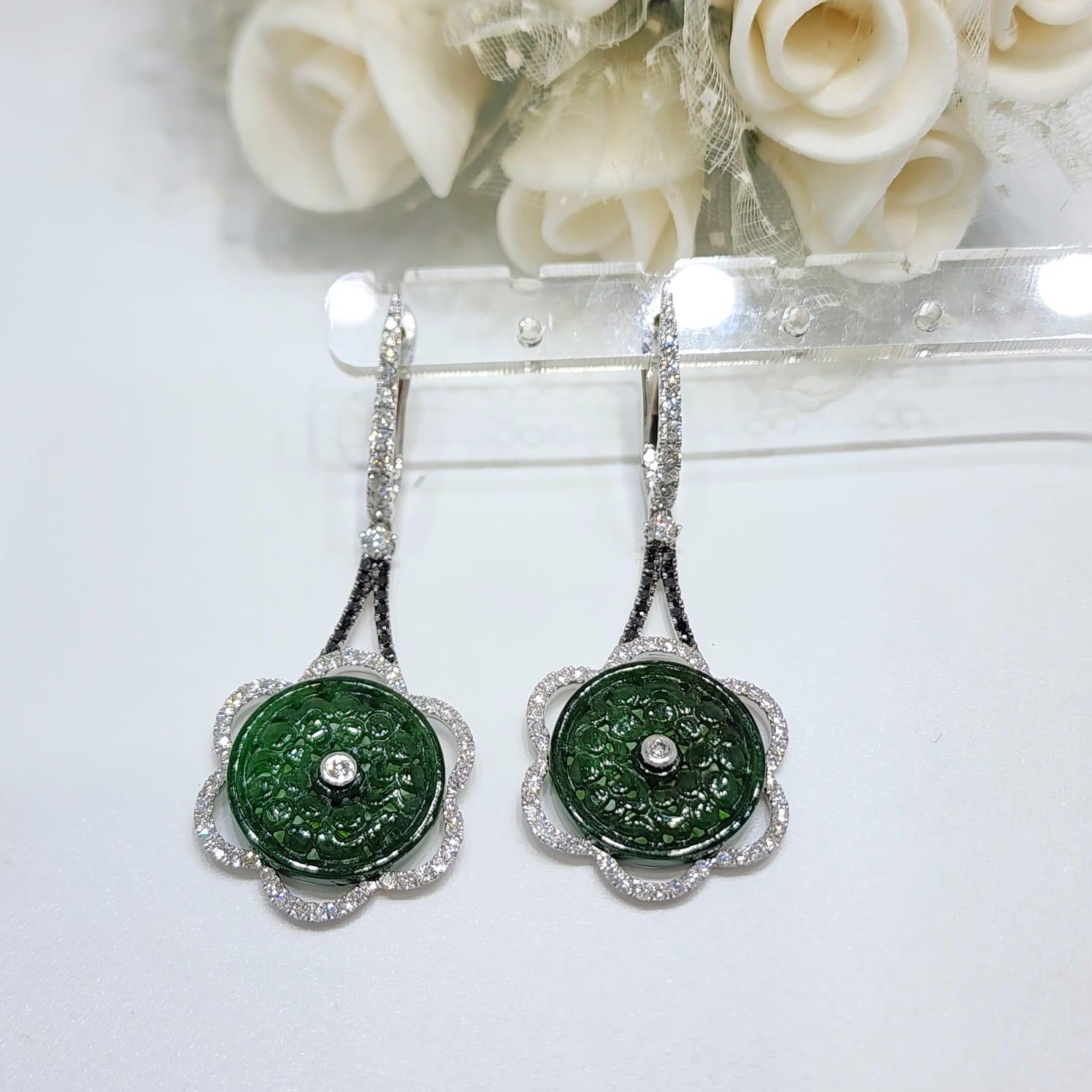 Pendientes colgantes vintage de jadeíta y diamantes de 7,35 ct en oro negro rodiado de 18 quilates en venta 3
