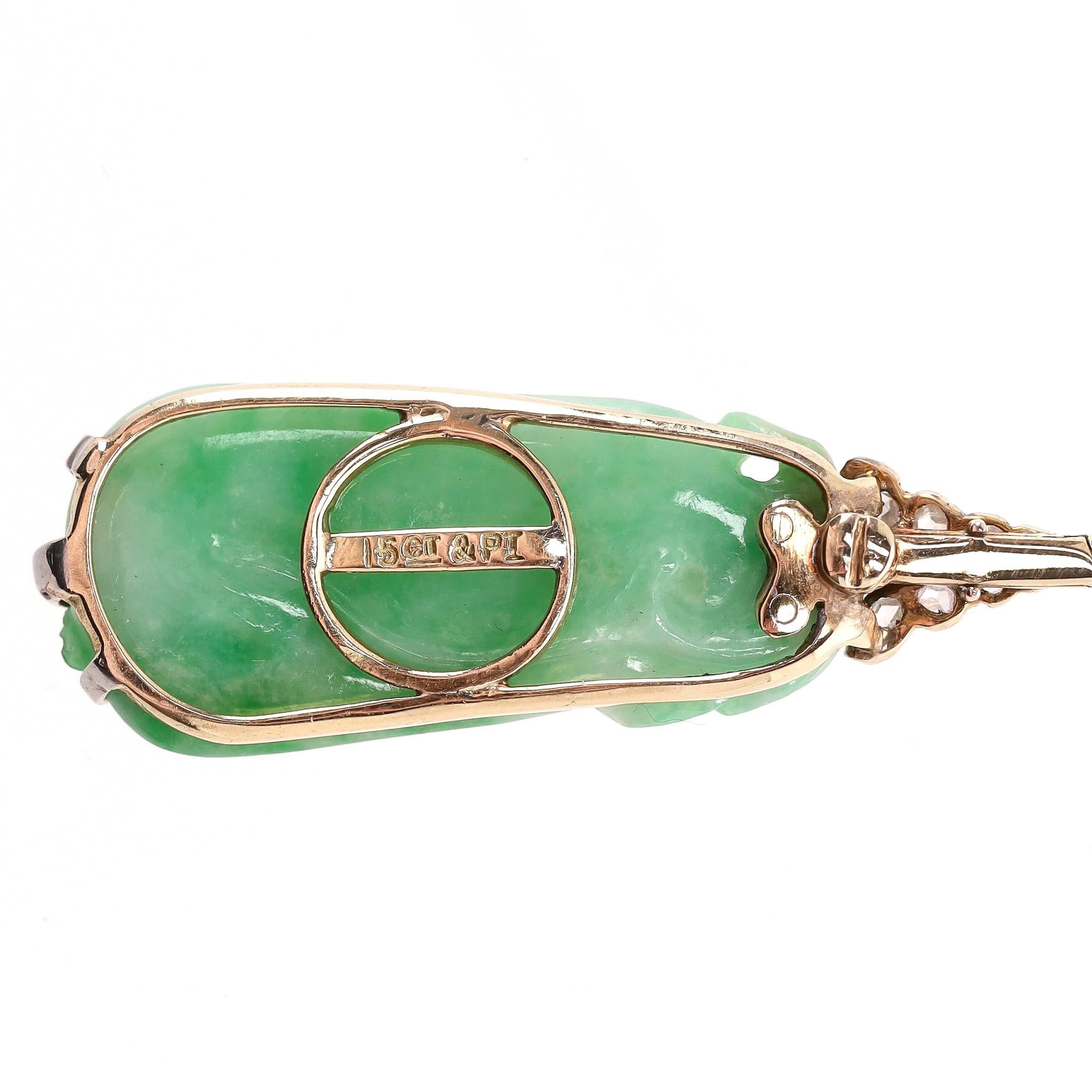 Platin-Anhänger mit Jadeit und Diamant an einer Goldkette Damen im Angebot