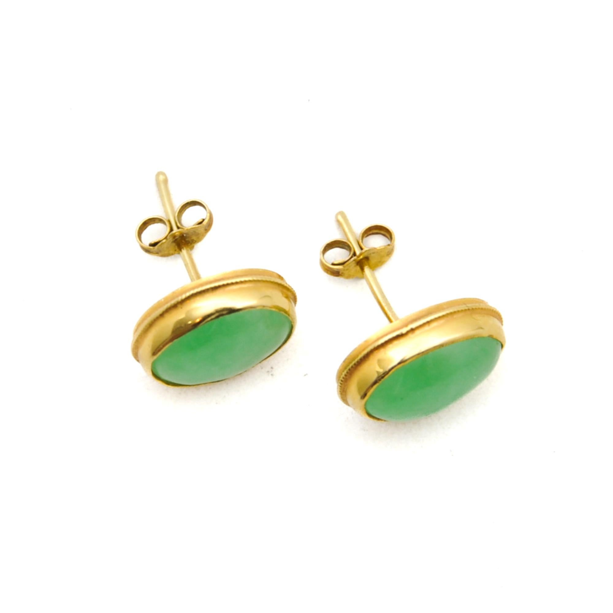 Oval Cut Vintage Jadeite Jade 18K Gold Earrings For Sale