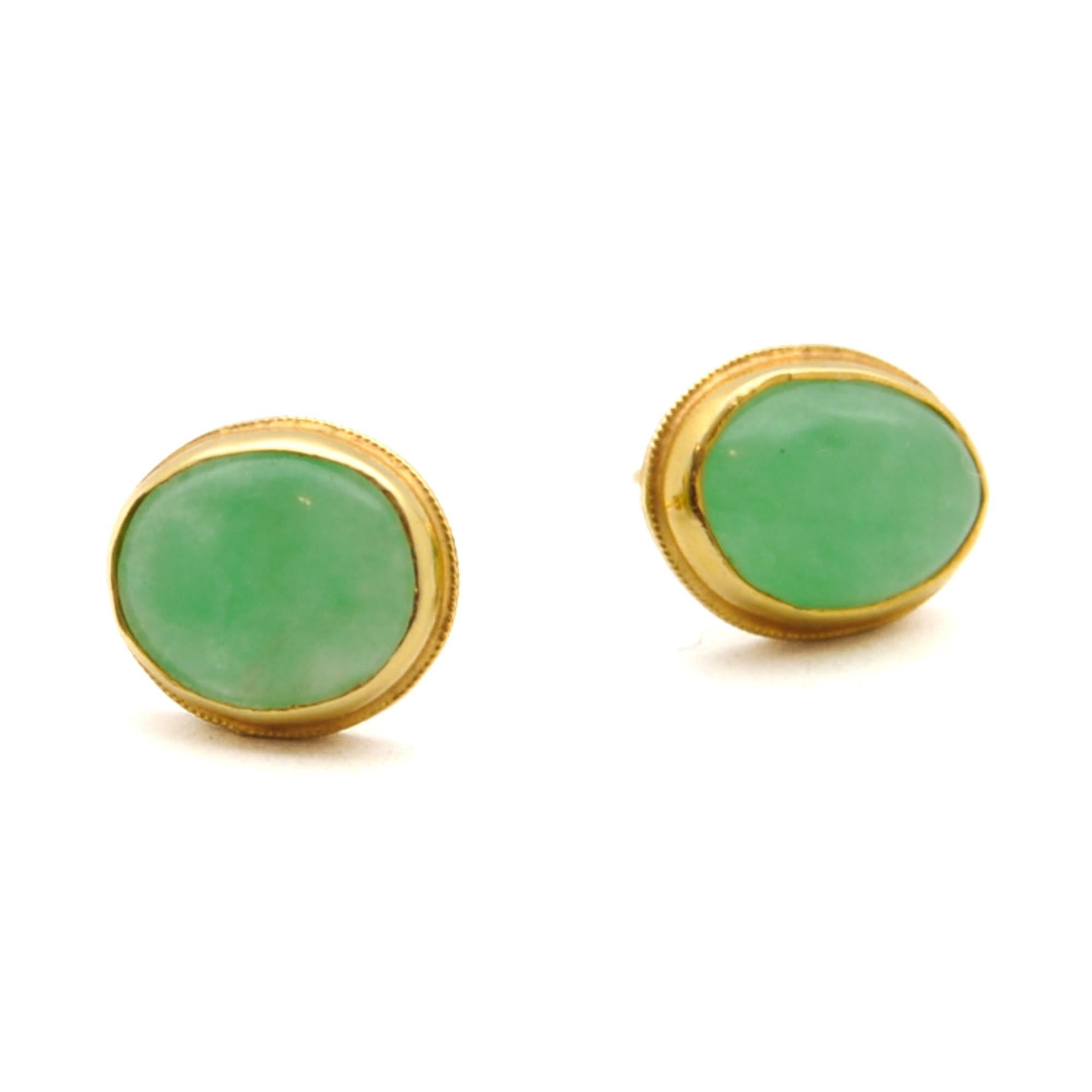 Vintage Jadeite Jade 18K Gold Earrings In Good Condition For Sale In Rotterdam, NL