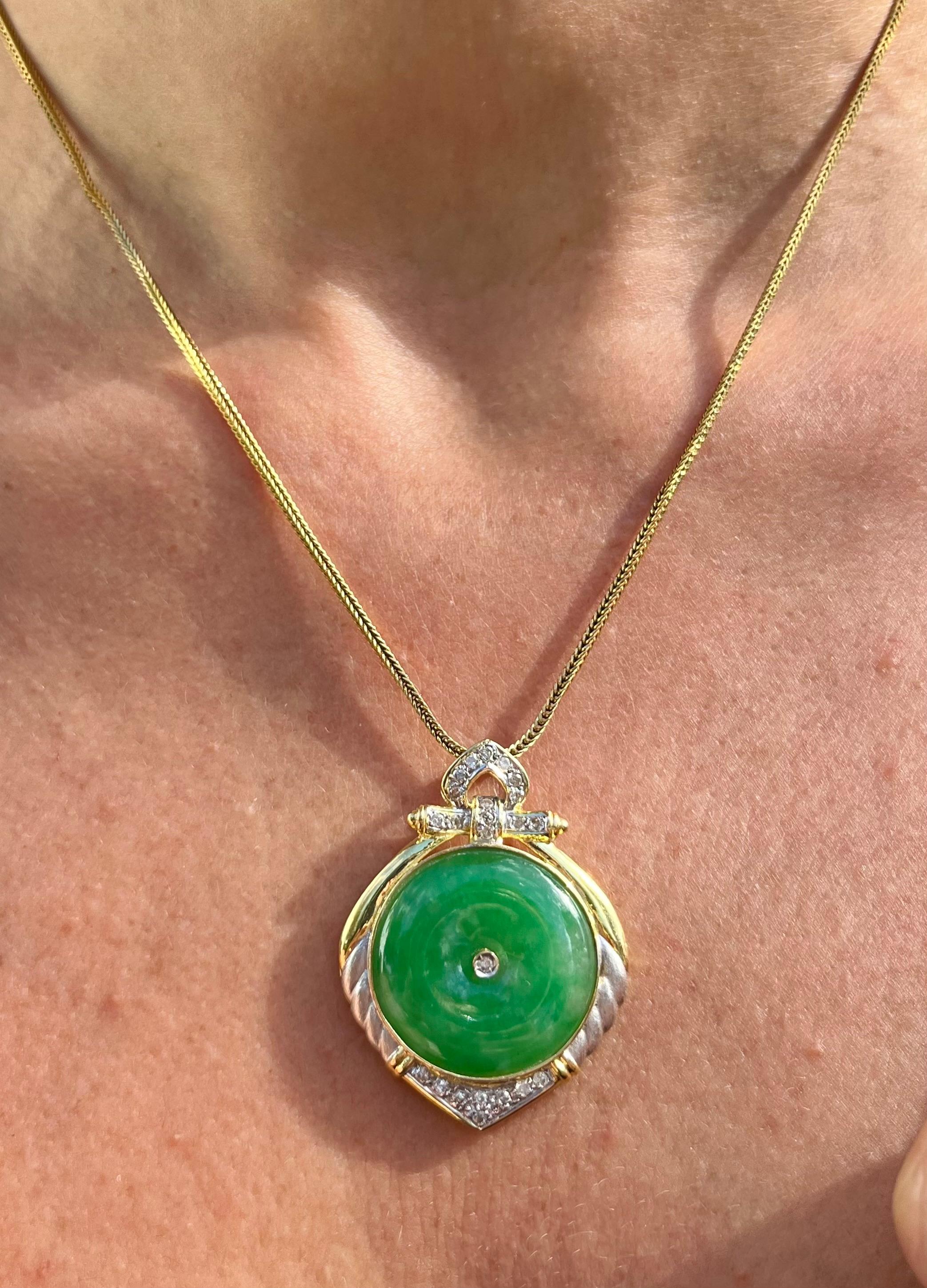 Vintage Jadeite Jade and Diamond Circular Pendant in 14k Gold For Sale 1