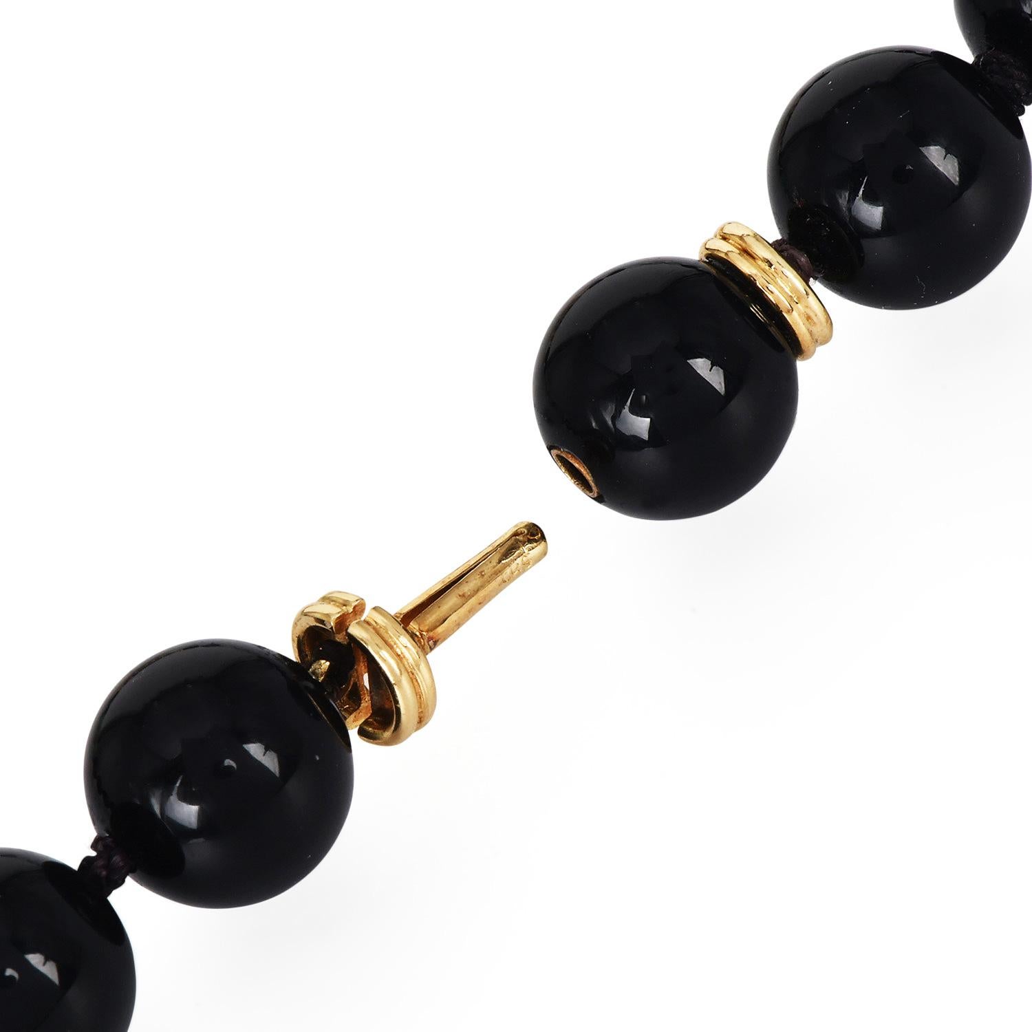 Taglio misto Collana con ciondolo grande con perline in oro 18 carati in giadeite onice vintage in vendita