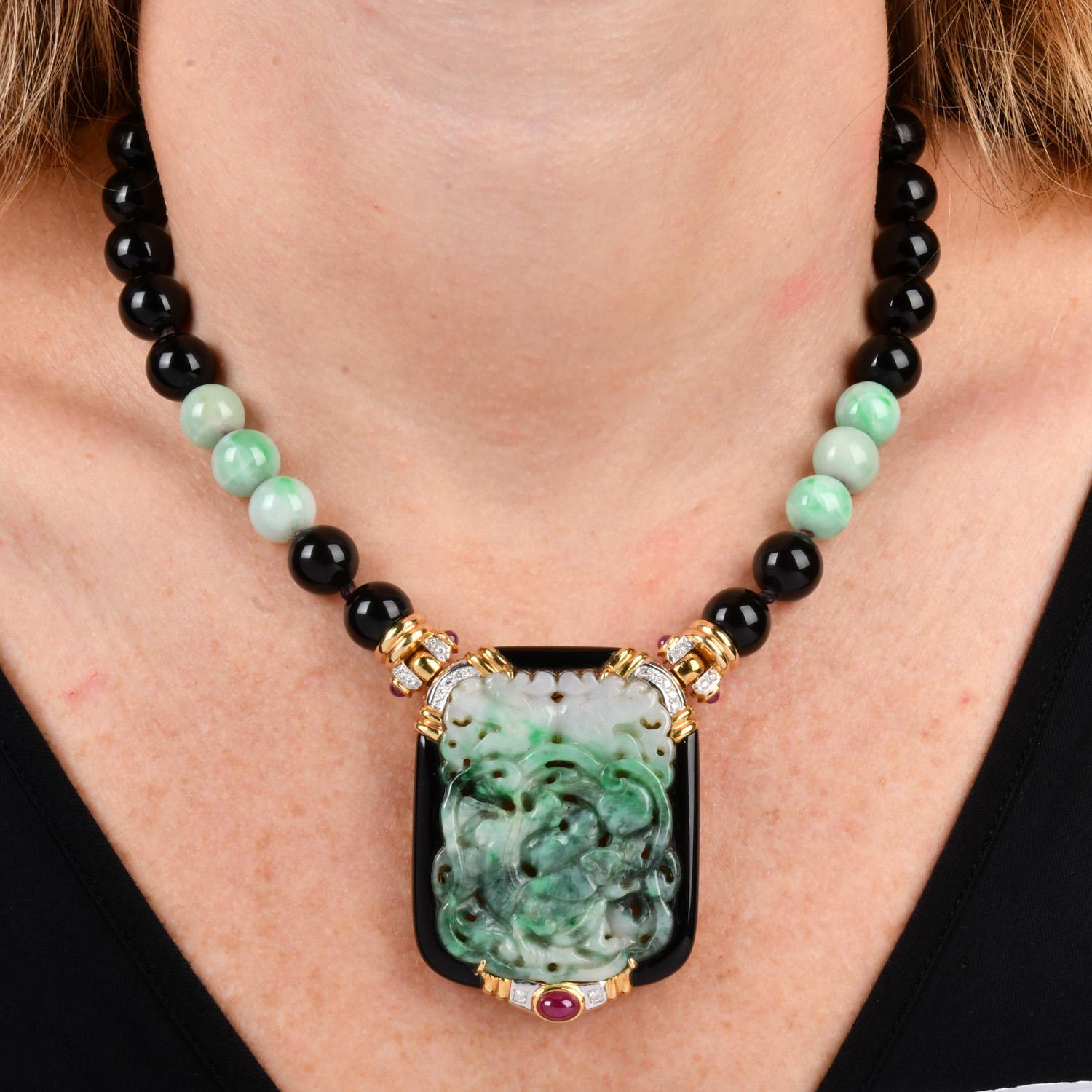 Collana con ciondolo grande con perline in oro 18 carati in giadeite onice vintage in vendita 2