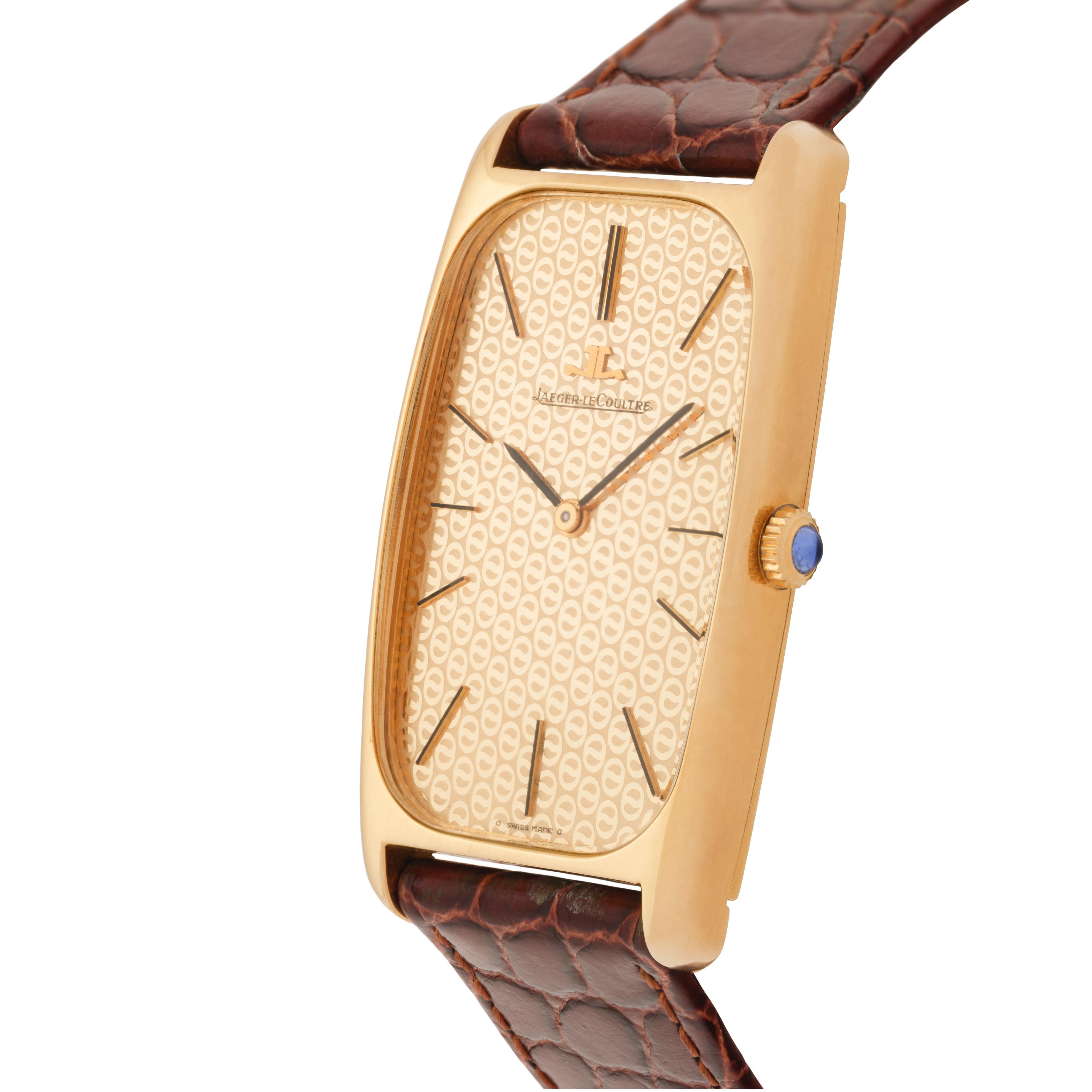 Vintage Jaeger LeCoultre 18 Karat Tank Model 9107.21 Rare Manual Wind Watch In Good Condition For Sale In New York, NY