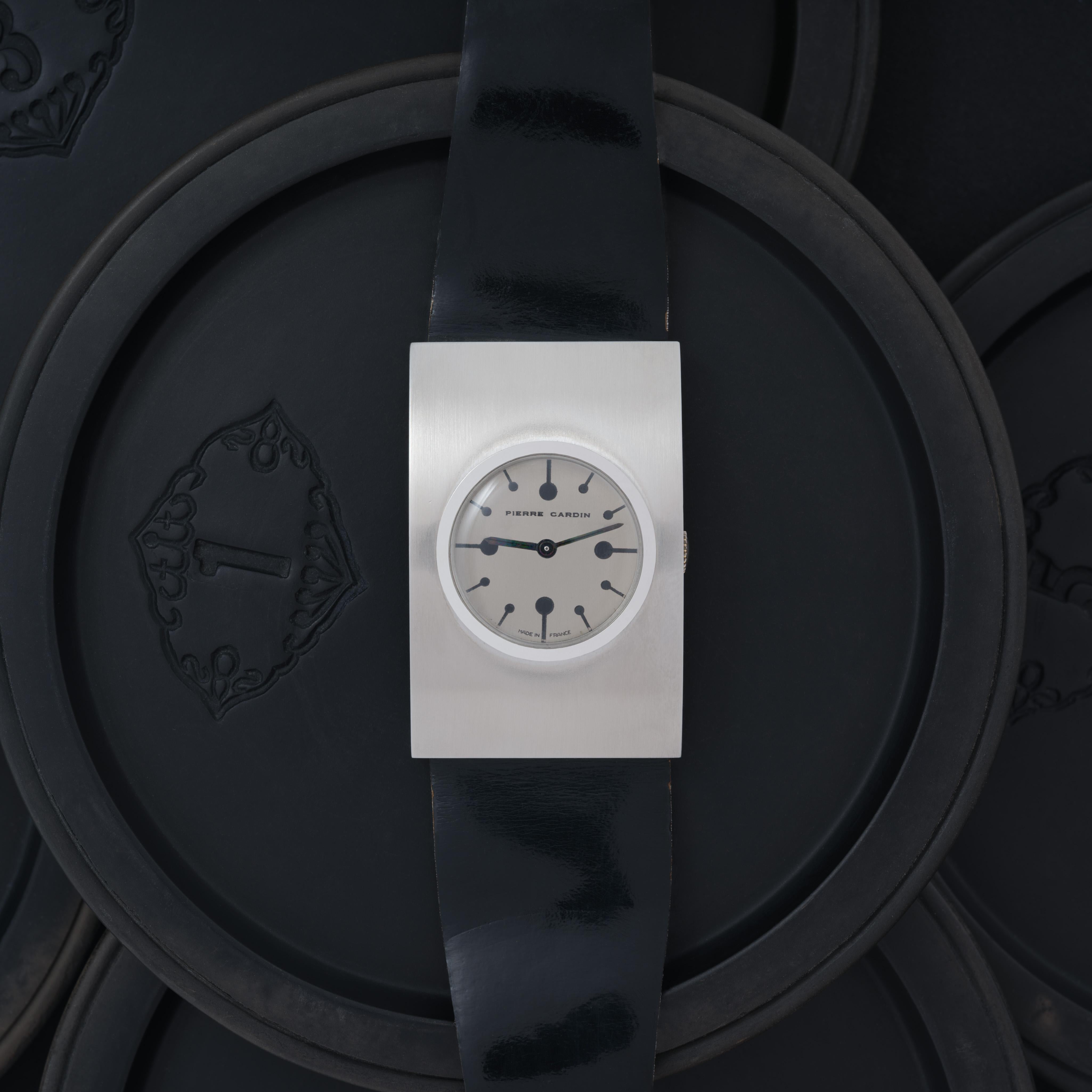 Vintage Jaeger-LeCoultre x Pierre Cardin Espace Collection Edelstahl, Handaufzug Jaeger-LeCoultre Movement c.1970

Schöpfer: Pierre Cardin x Jaeger-LeCoultre
Modell: PC105 Espace Collection'S
Jahr: 1970
MATERIAL: Rostfreier Stahl
Zifferblatt: