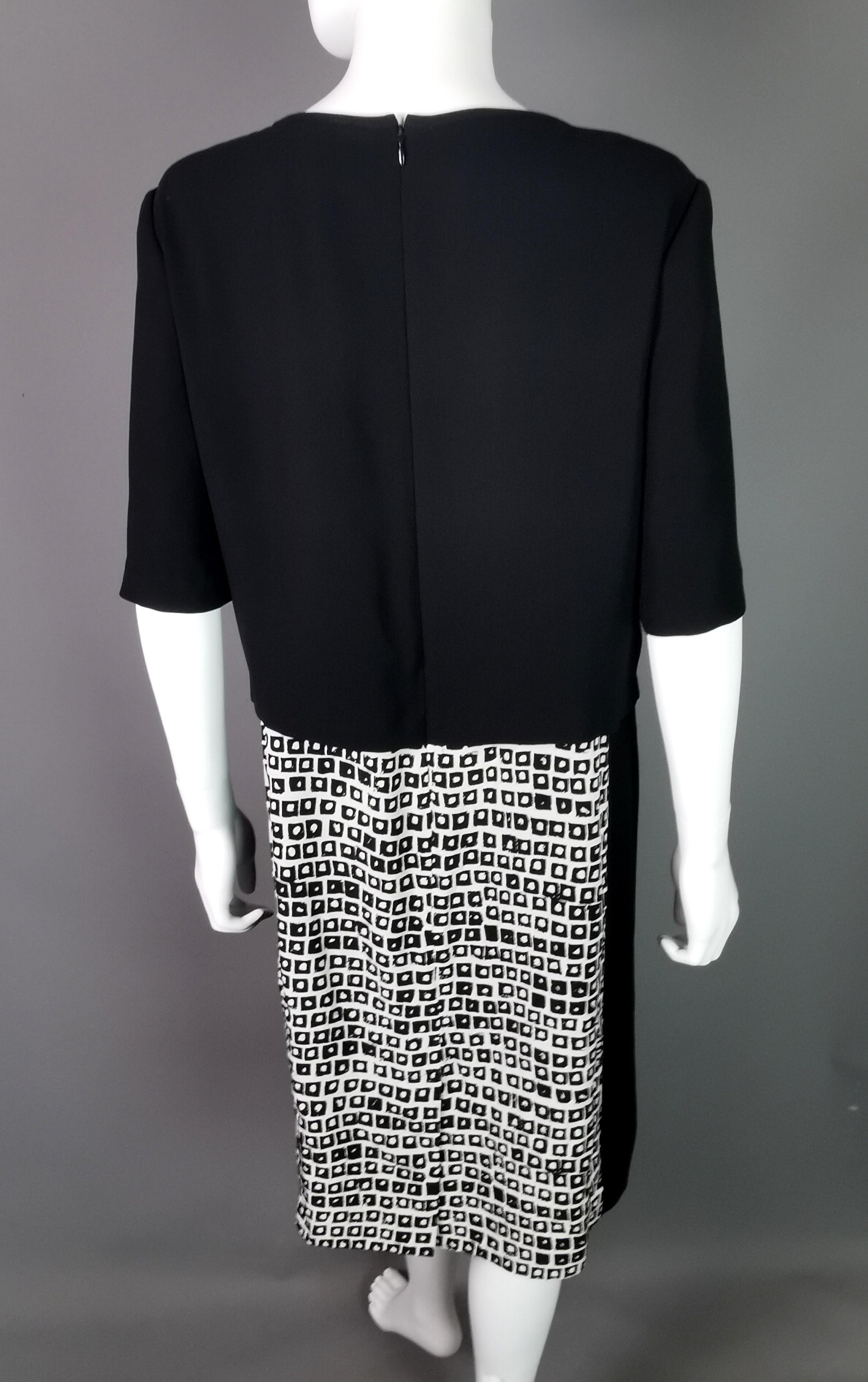 Vintage Jaeger Monochrome silk sheath dress, smart  For Sale 5