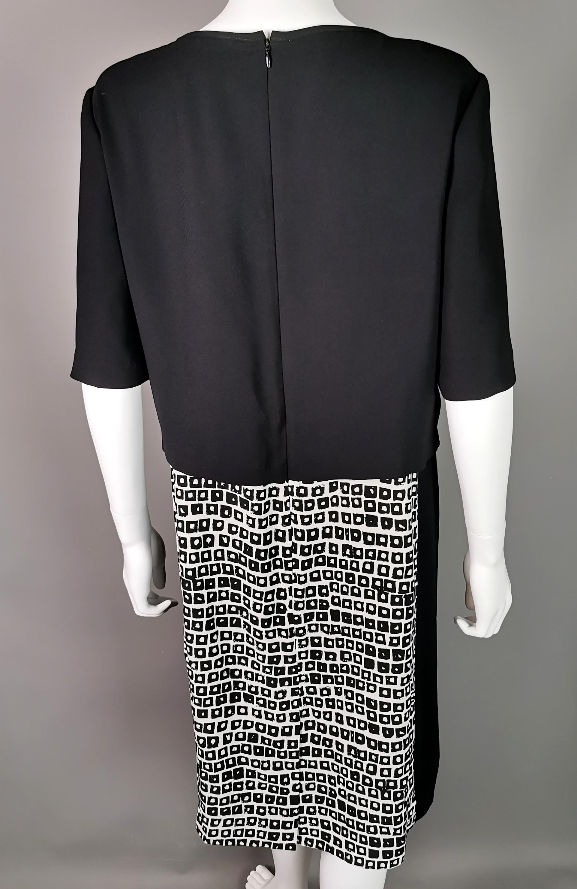 Vintage Jaeger Monochrome silk sheath dress, smart  For Sale 6