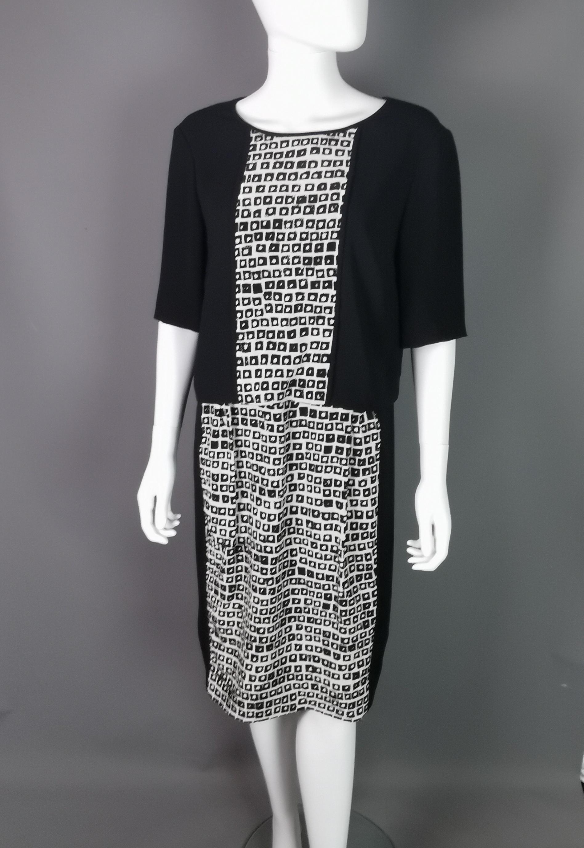 Vintage Jaeger Monochrome silk sheath dress, smart  In Good Condition For Sale In NEWARK, GB