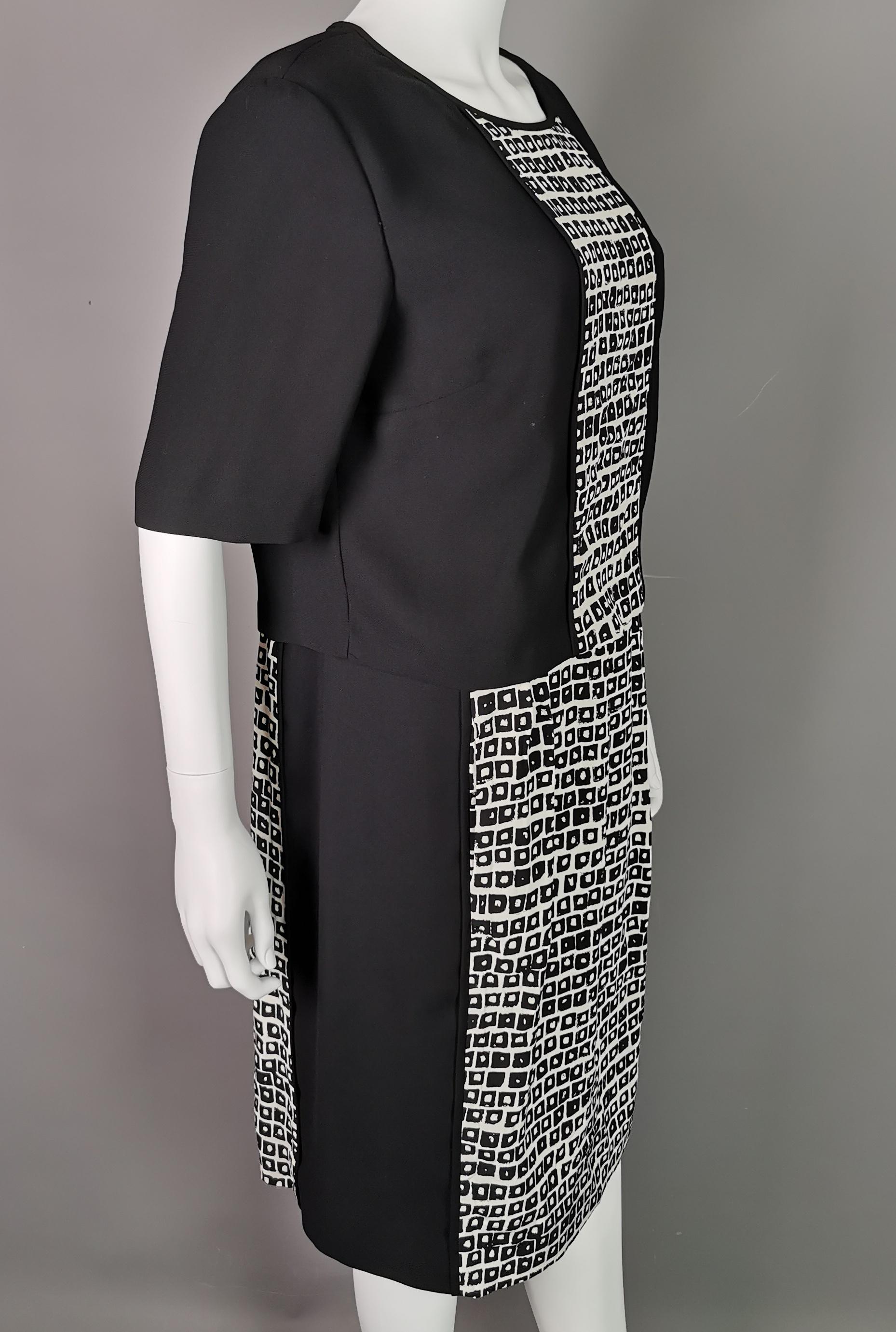 Vintage Jaeger Monochrome silk sheath dress, smart  For Sale 3