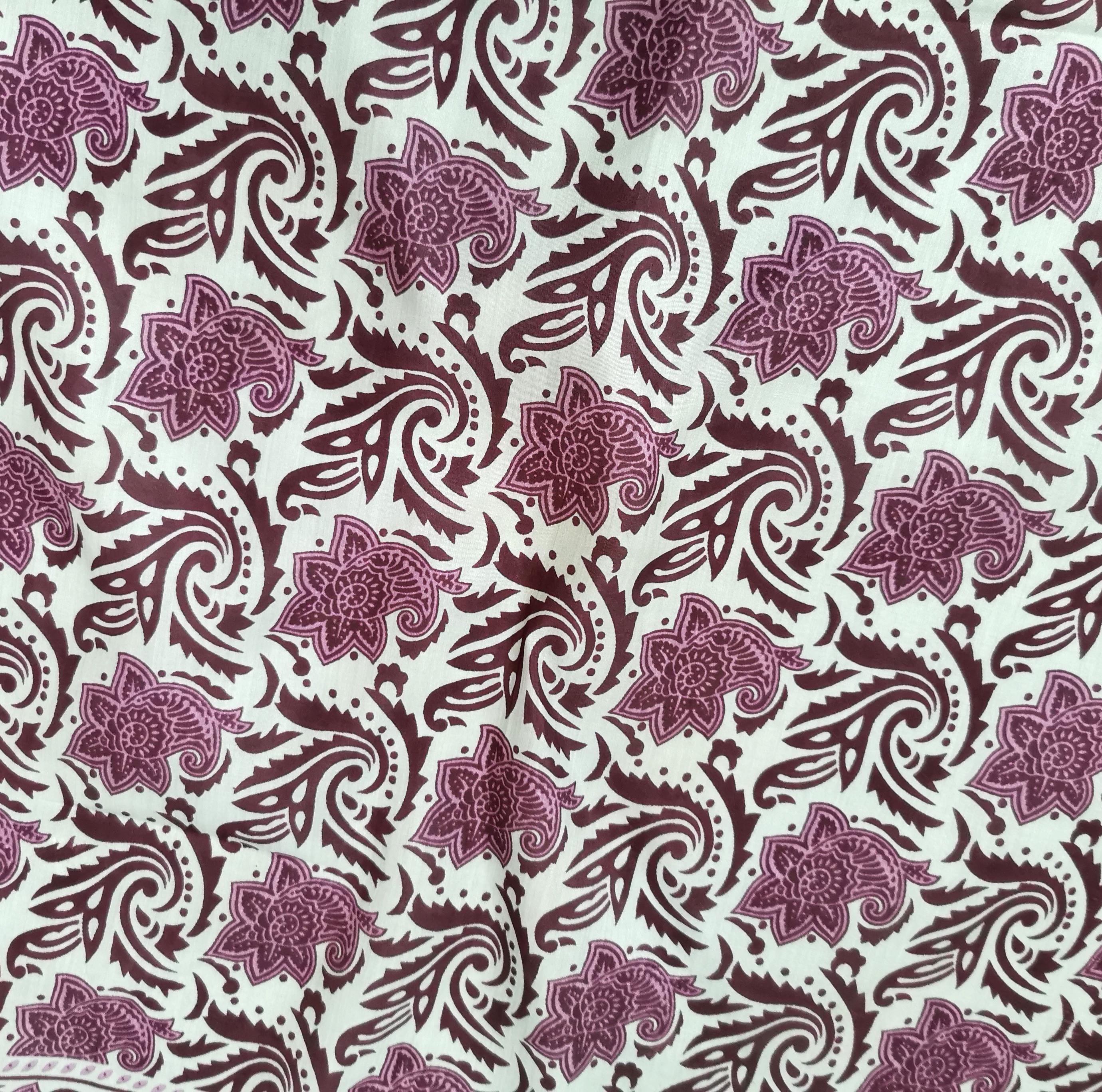 Vintage Jaeger silk scarf, Paisley print  In Fair Condition For Sale In NEWARK, GB