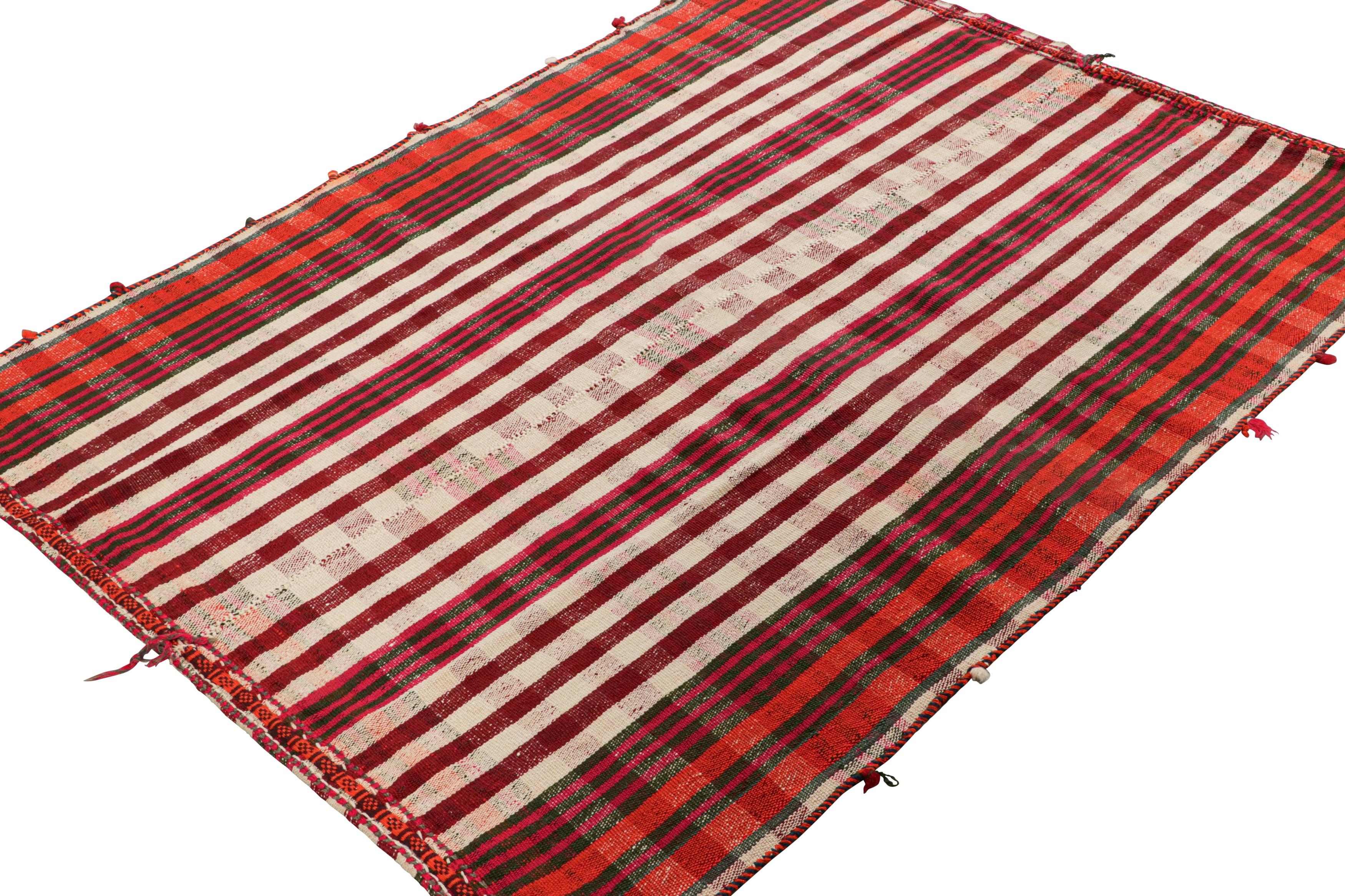 Vintage Jajim Qashqai Persian Kilim with Red, Ivory & Pink Stripes - Rug & Kilim In Good Condition For Sale In Long Island City, NY