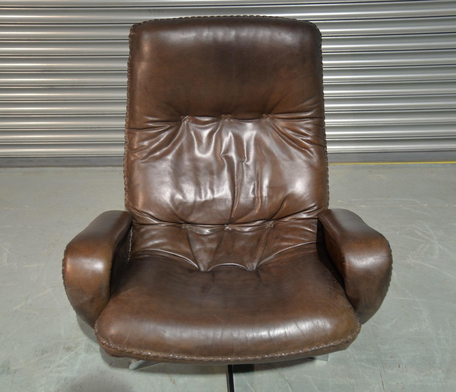 Vintage James Bond De Sede S231 Swivel Armchair and ottoman, Switzerland 1960s For Sale 1