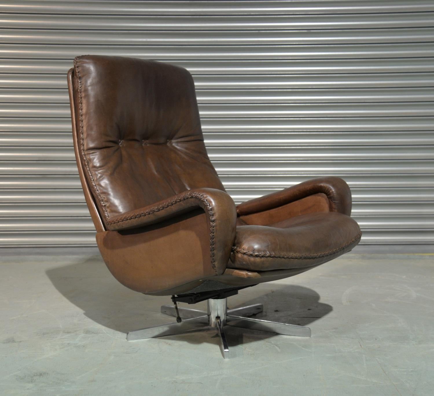 Mid-20th Century Vintage James Bond De Sede S231 Swivel Armchair and ottoman, Switzerland 1960s For Sale