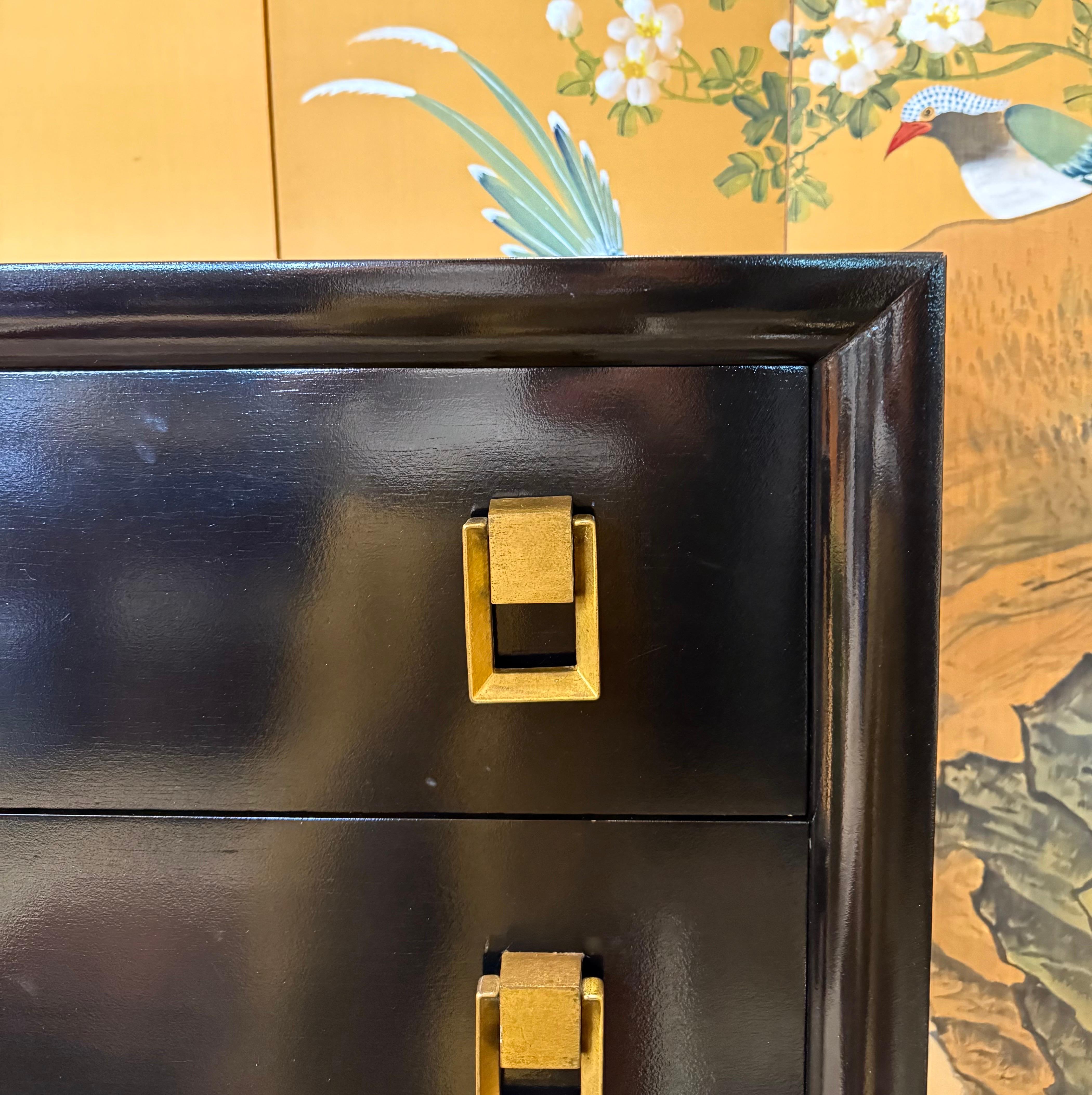 Vintage James Mont Mid Century Modern Iconic Black Lacquered Tall Chest Dresser (comò alto) In condizioni buone in vendita a West Hartford, CT